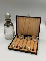 A cased set of six George V hallmarked silver coffee spoons with bean terminals, Birmingham 1933,