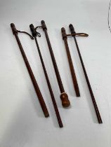 Five wooden newspaper grippers, three with leather straps (5)