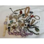 A quantity of costume jewellery, including brooches, necklaces, etc.