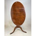 An early 19th century oak circular tilt-top occasional table. 68cm h x 89cm d