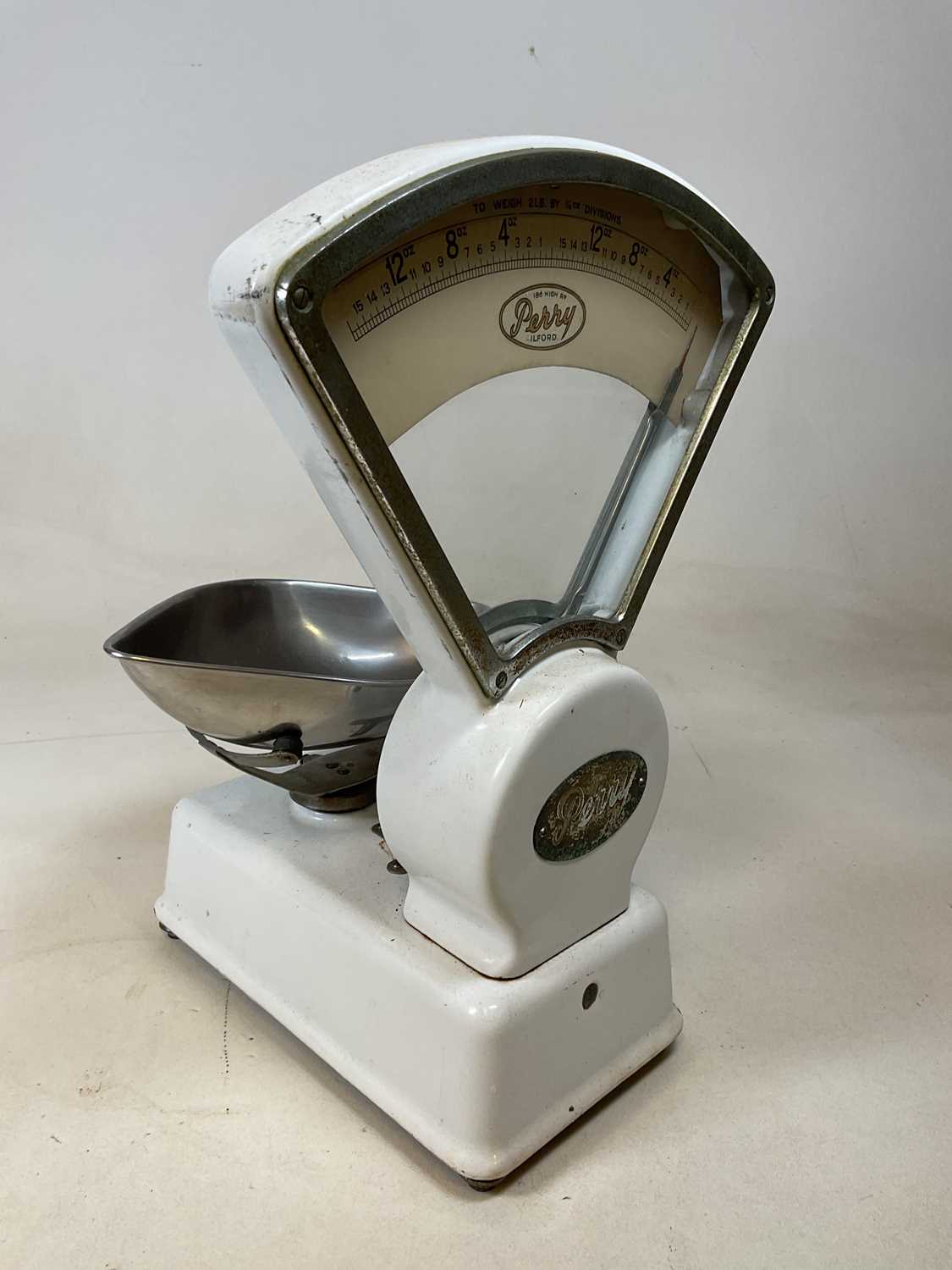 A set of vintage Perry of Ilford grocer's scales. - Image 3 of 4