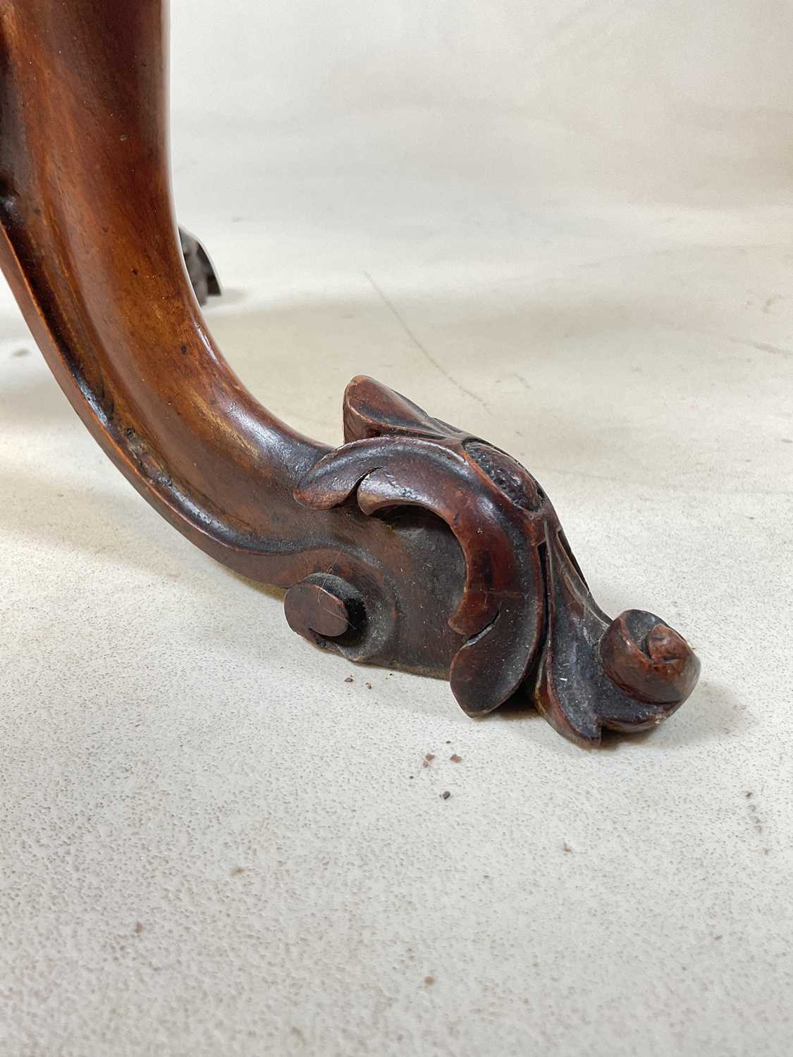 A Victorian walnut barley twist occasional table with a circular top and curved tripod base 73cm h x - Image 6 of 6