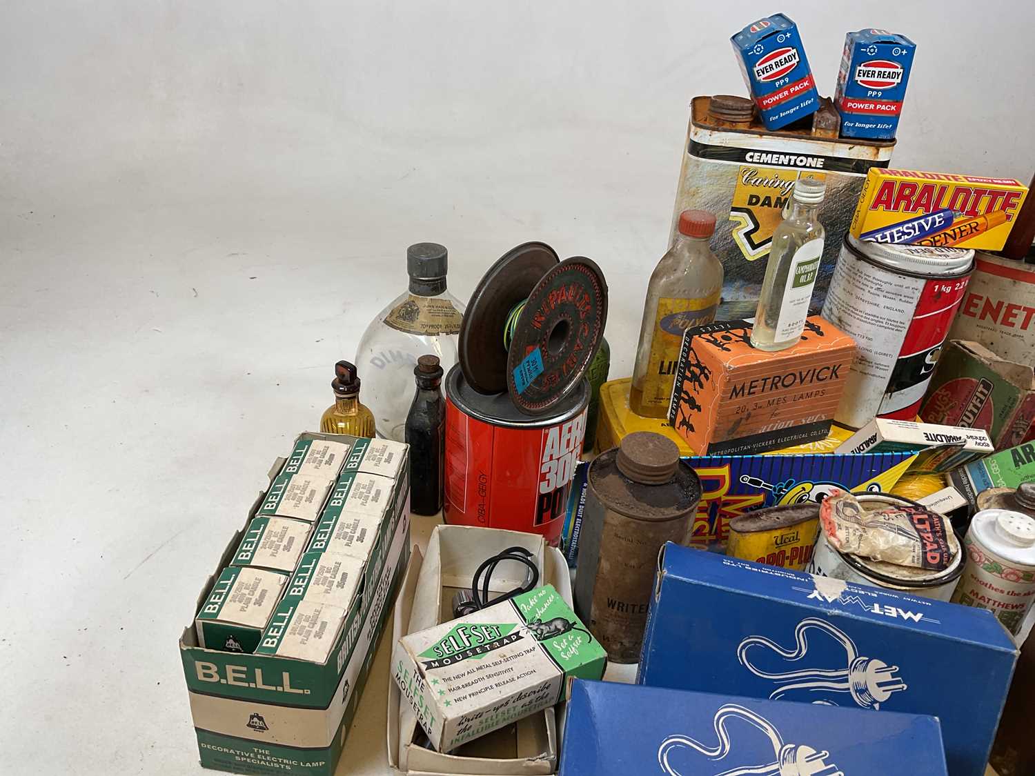 A collection of vintage tins and workshop finds including torches, car components, light bulbs, - Image 6 of 6