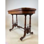 A Victorian walnut card table 73cm h x 57cm d x 102cm w