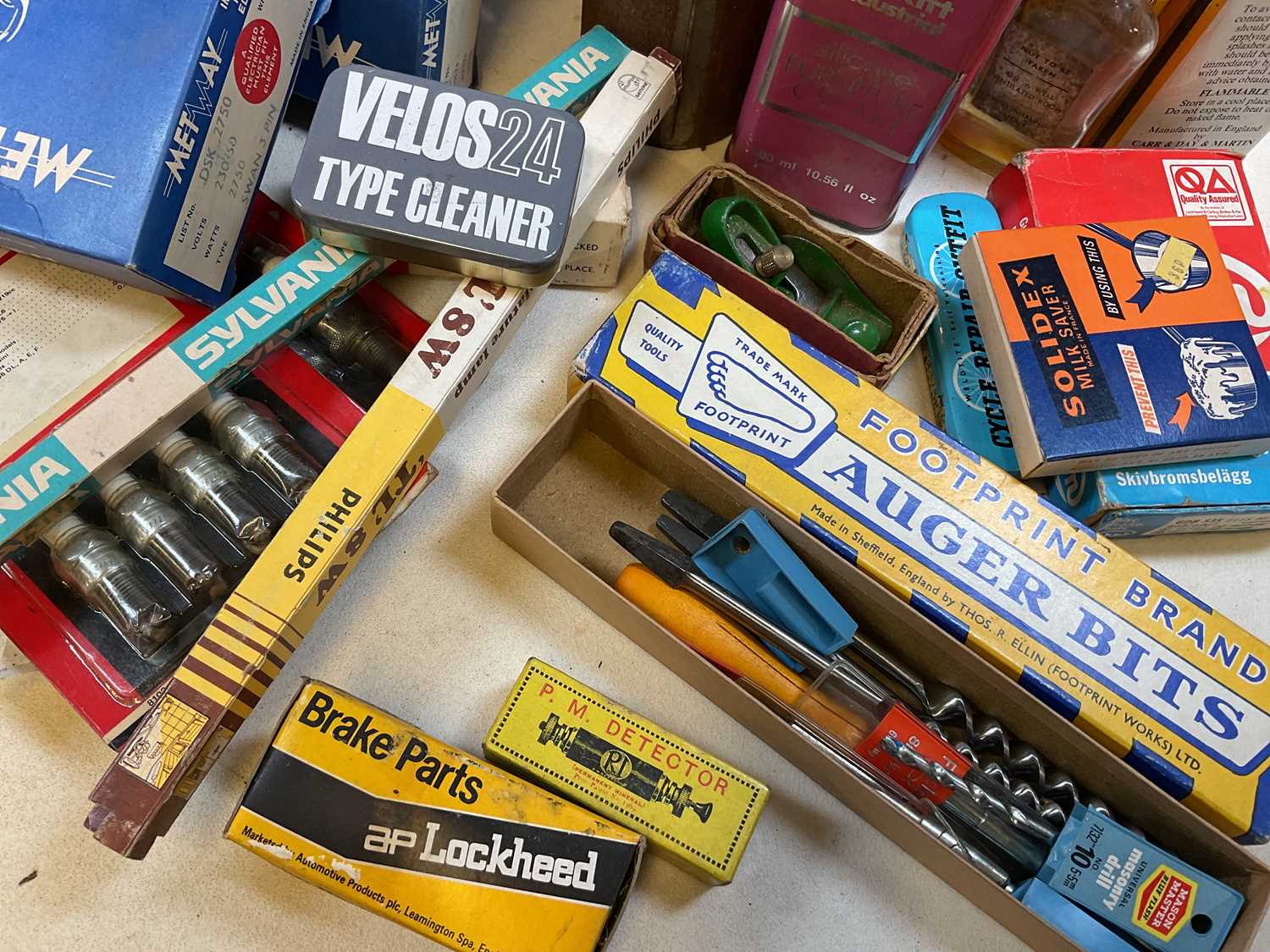 A collection of vintage tins and workshop finds including torches, car components, light bulbs, - Image 4 of 6