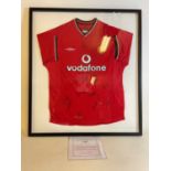 A signed Manchester United football shirt, David Beckham, Ryan Giggs, Paul Scholes, Juan Veron,