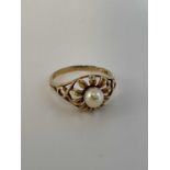 A 9ct yellow gold and seed pearl flowerhead ring, size V, approx. 3.2g.