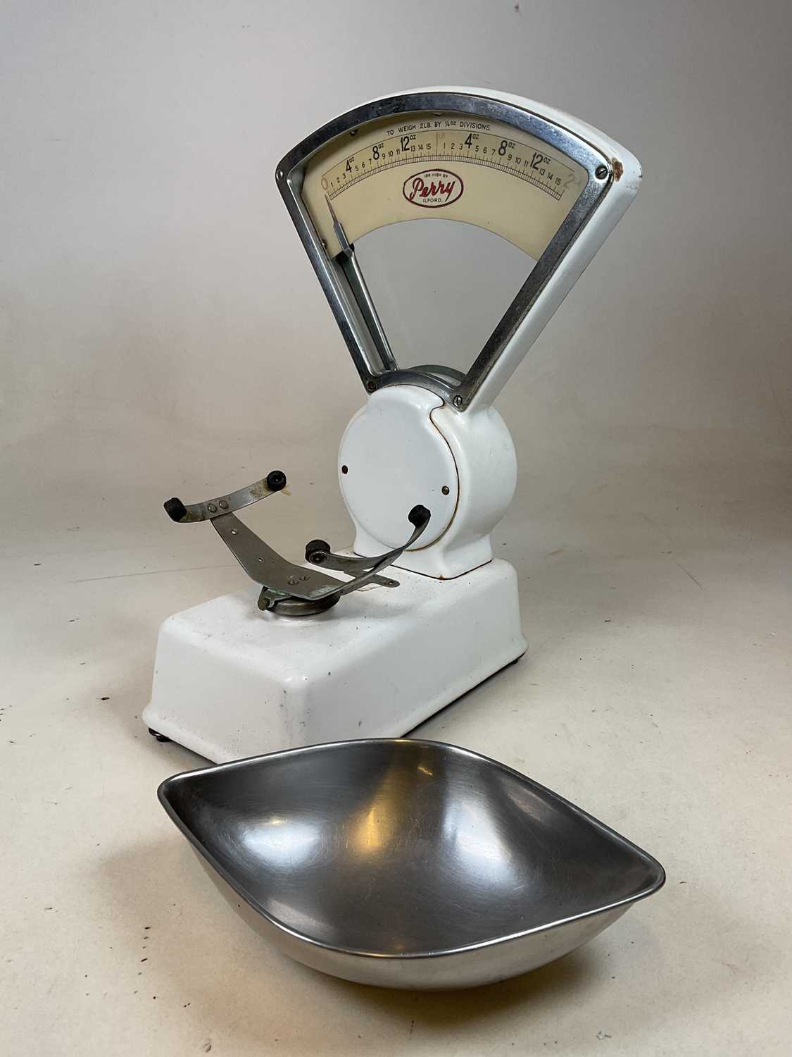 A set of vintage Perry of Ilford grocer's scales. - Image 2 of 4
