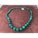 A graduated malachite necklace. L 78cm