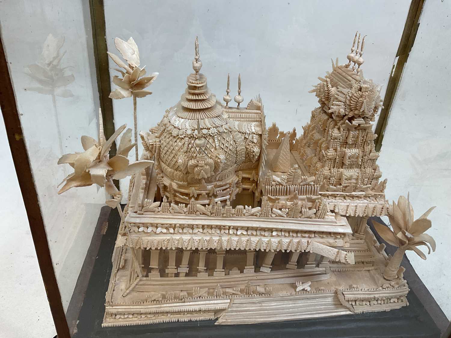 A very unusual model of an unknown palace constructed from matchsticks, believed to be a WWI - Image 4 of 7
