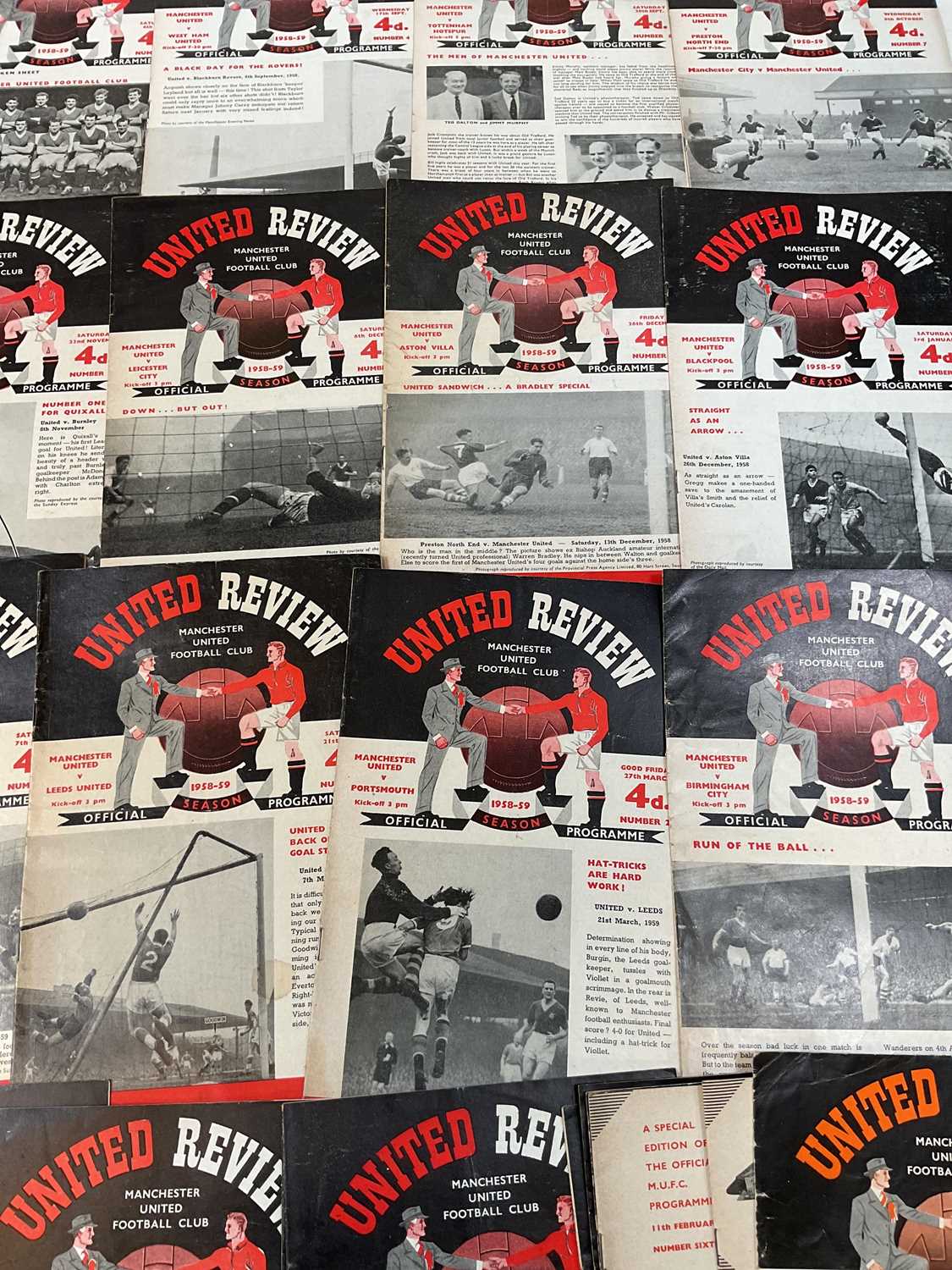 MANCHESTER UNITED F.C; 1958/59 season, thirty home league programmes (some duplicates), Arsenal away - Image 3 of 6