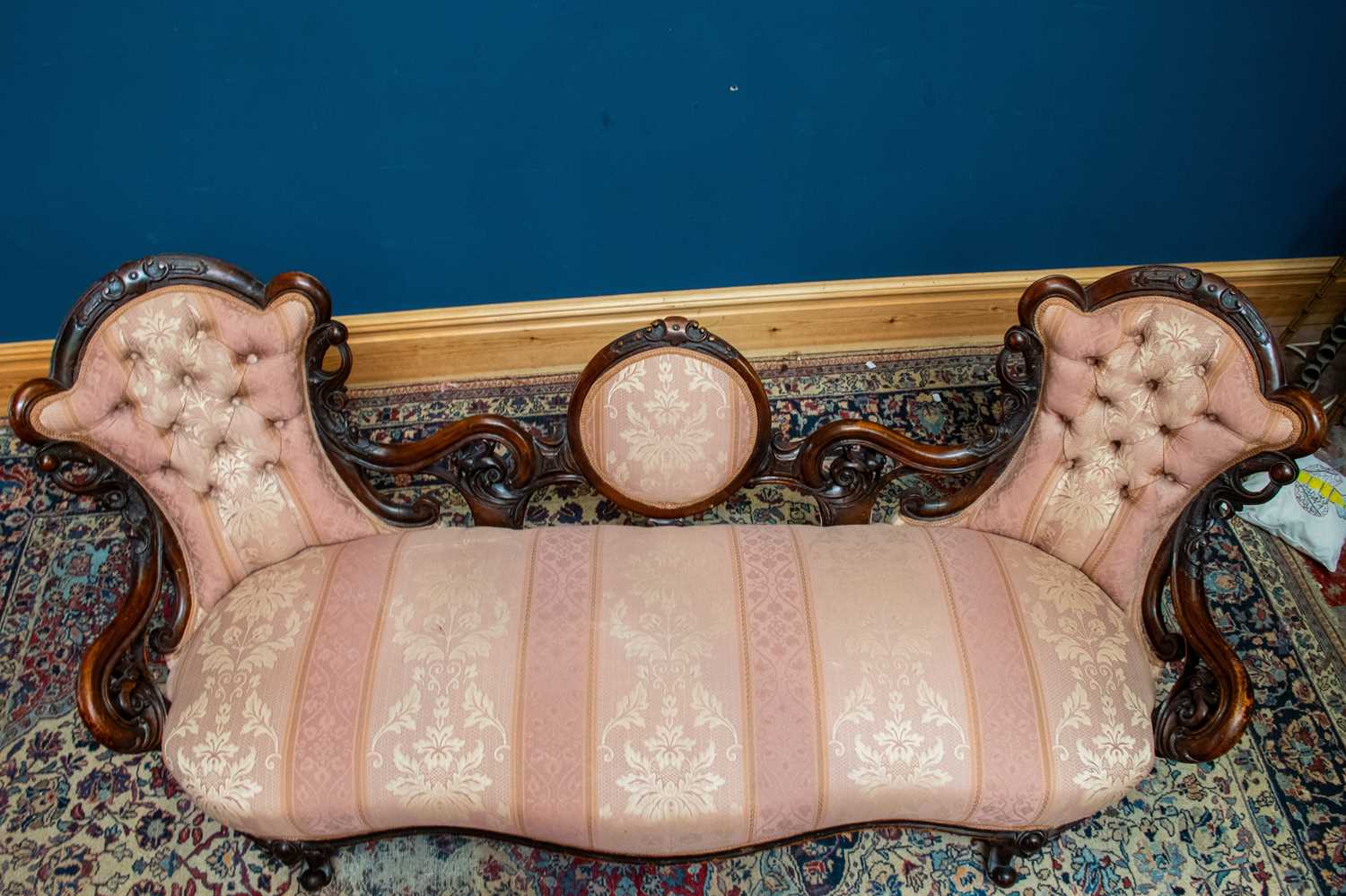 A Victorian carved walnut framed settee with scrolling back, upholstered in a salmon pink and floral - Image 2 of 4