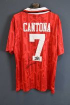 ERIC CANTONA; a 1992/94 Manchester United retro-style football shirt, signed to the reverse, size L.