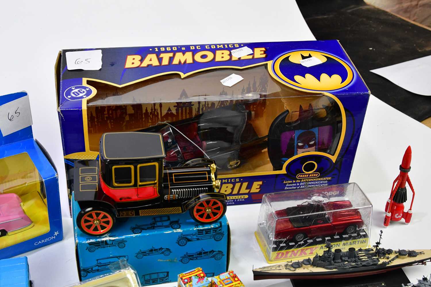 A small quantity of toys to include a Corgi Batmobile, a Corgi Thunderbirds car, a boxed tinplate - Image 3 of 7