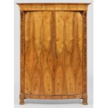 Biedermeier-Kleiderschrank