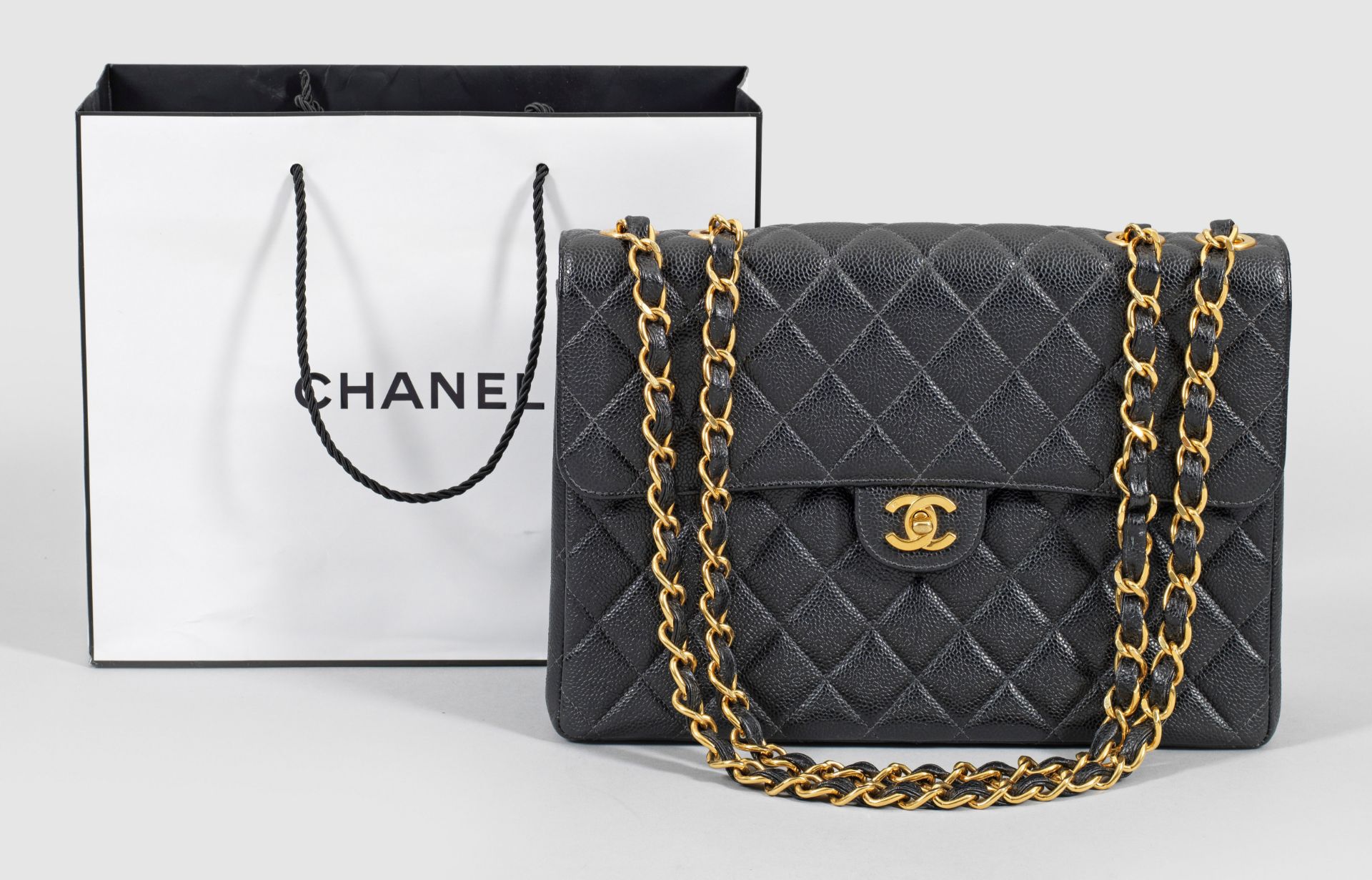 "Classic Flap Bag Jumbo" von CHANEL