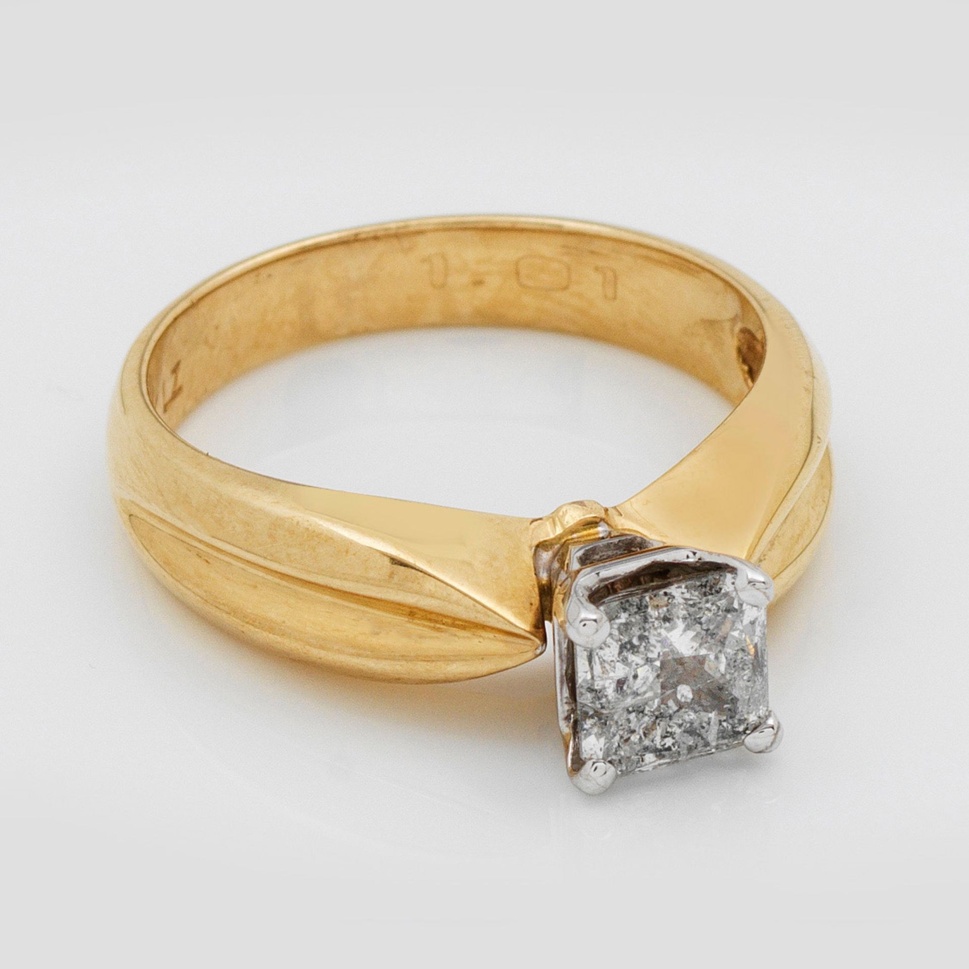 Moderner Diamantsolitär-Ring