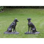 Paar Jagdhunde als Parkskulpturen