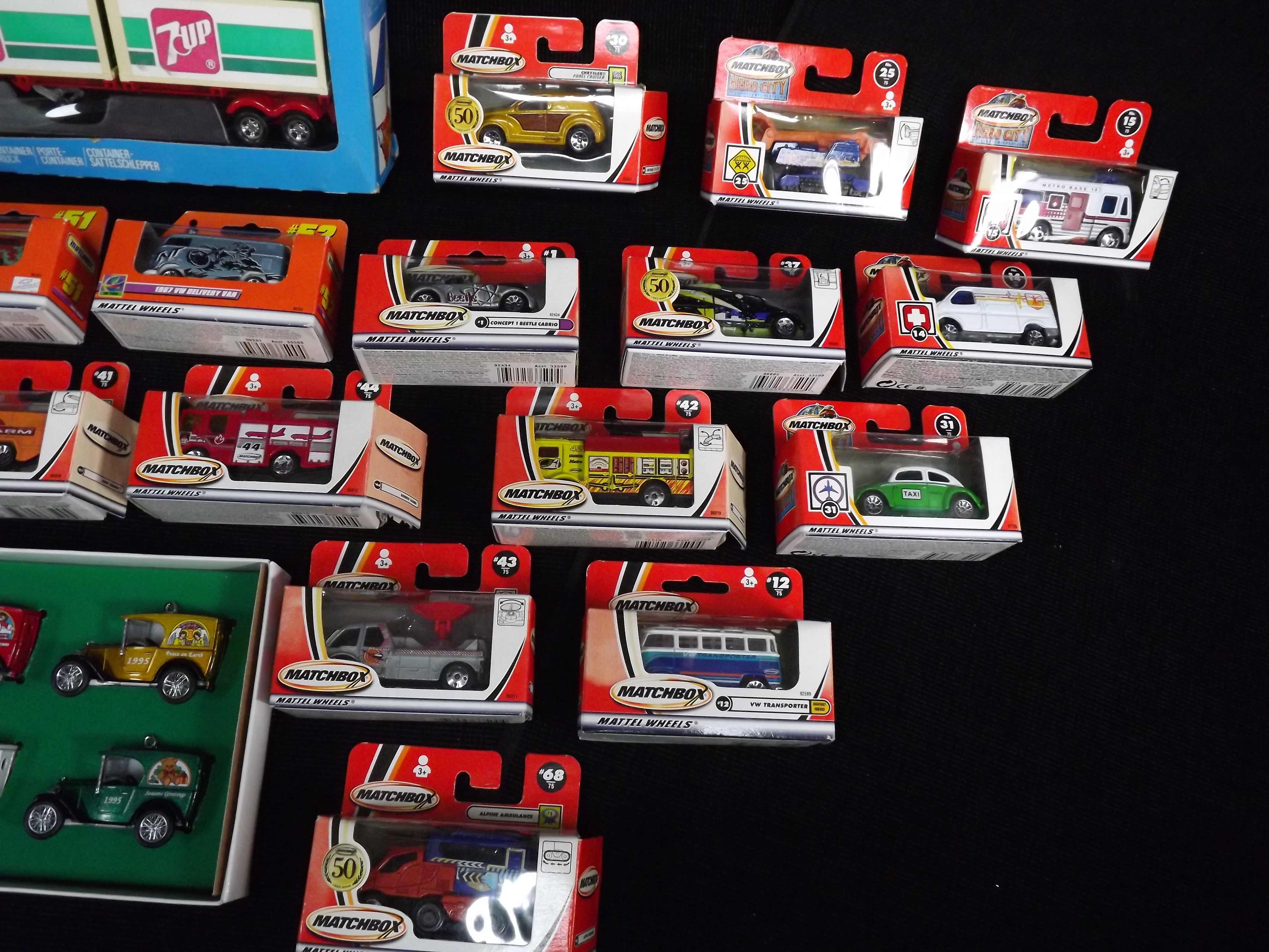 Matchbox Collection. K-17 Superkings 7UP Container Truck, 5 x Blue Check Box Delivery Vans with a - Image 4 of 4
