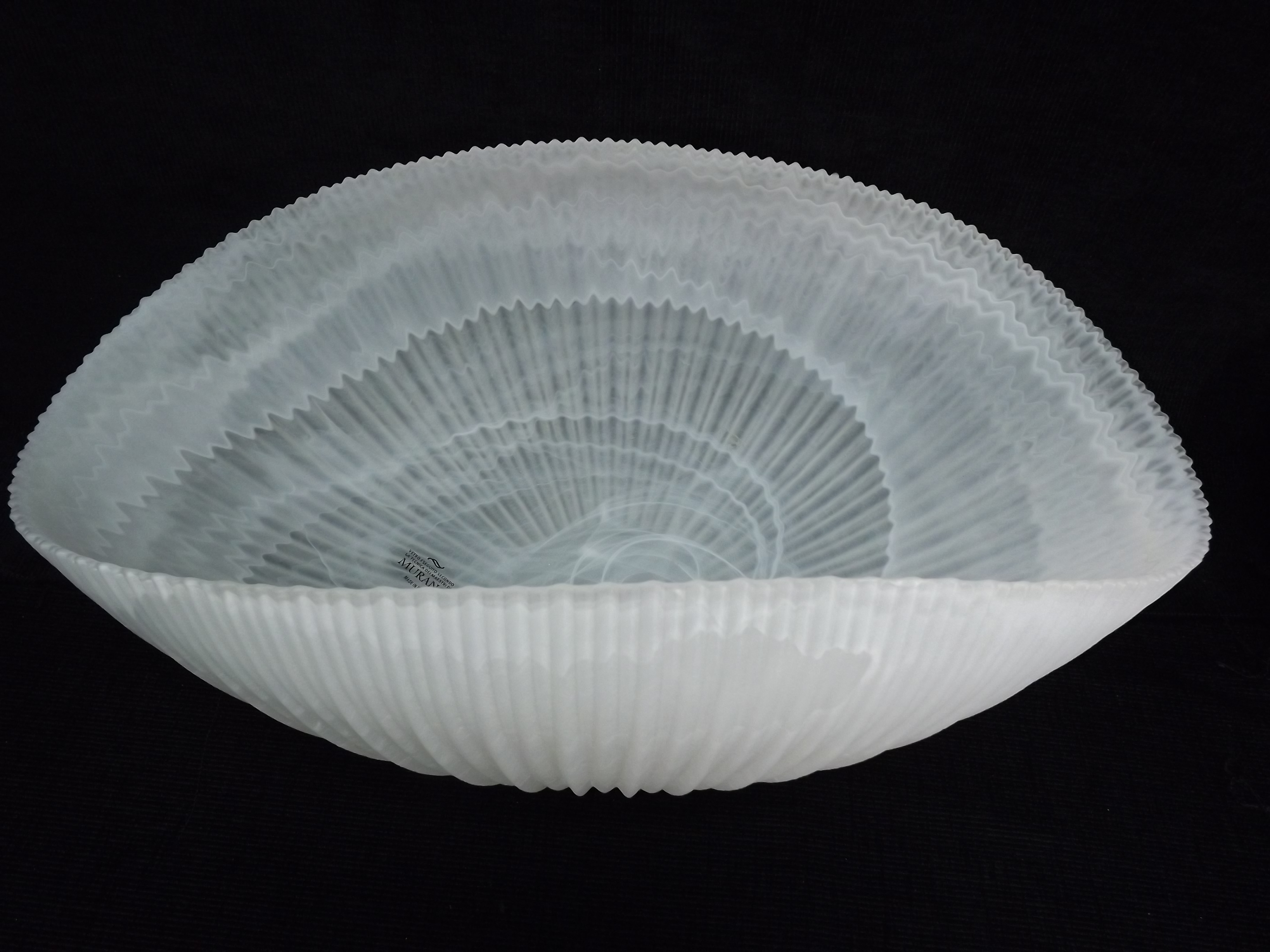 Italy Large Murano White Frosted Glass Shell Bowl. 20th Century. Wispy cloud effect milk glass. - Image 2 of 8