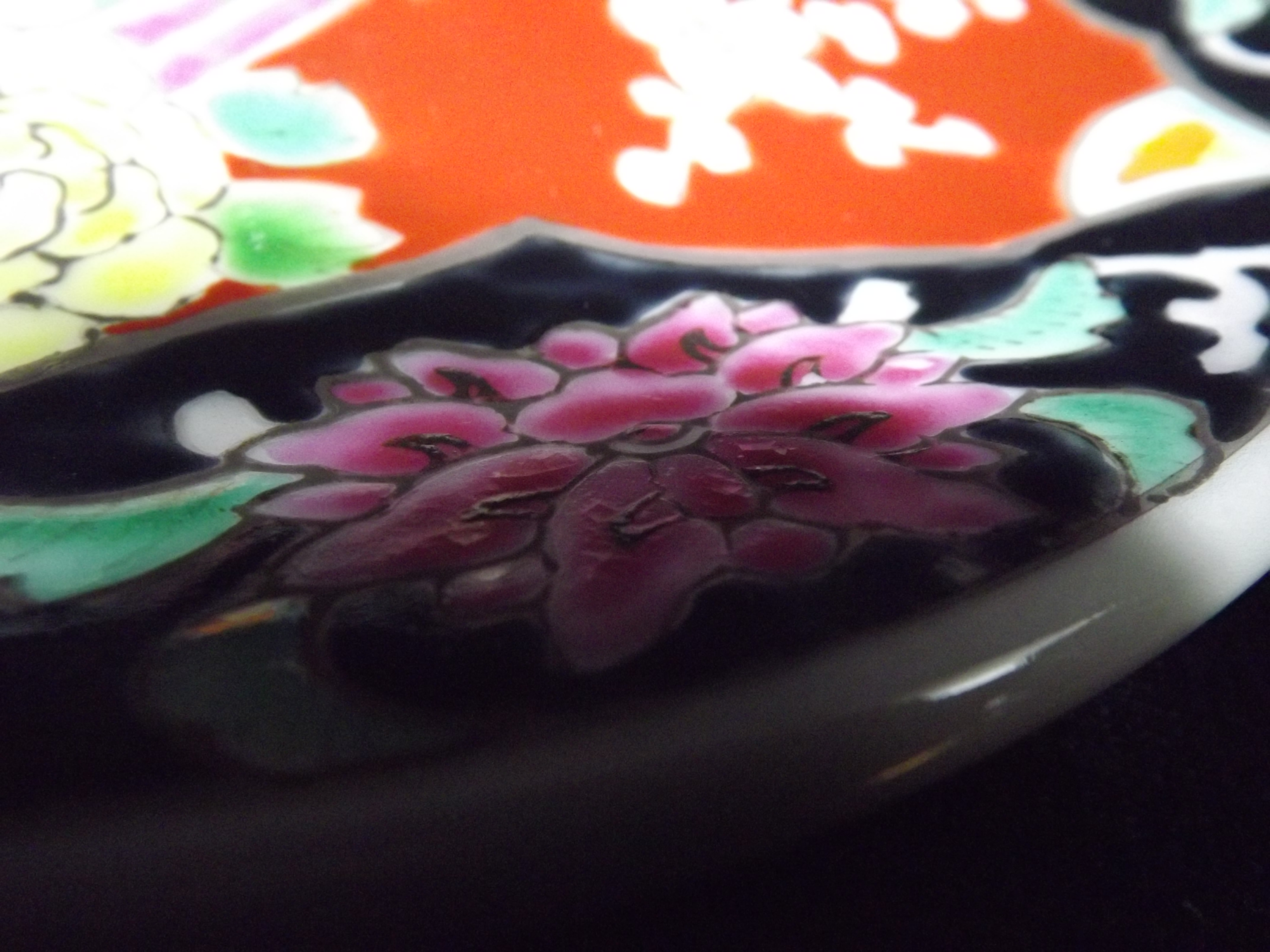 Chinese Famille Rose Plate. Enamel colours, 19th century heavy porcelain. Decorated with a pair of - Image 2 of 5