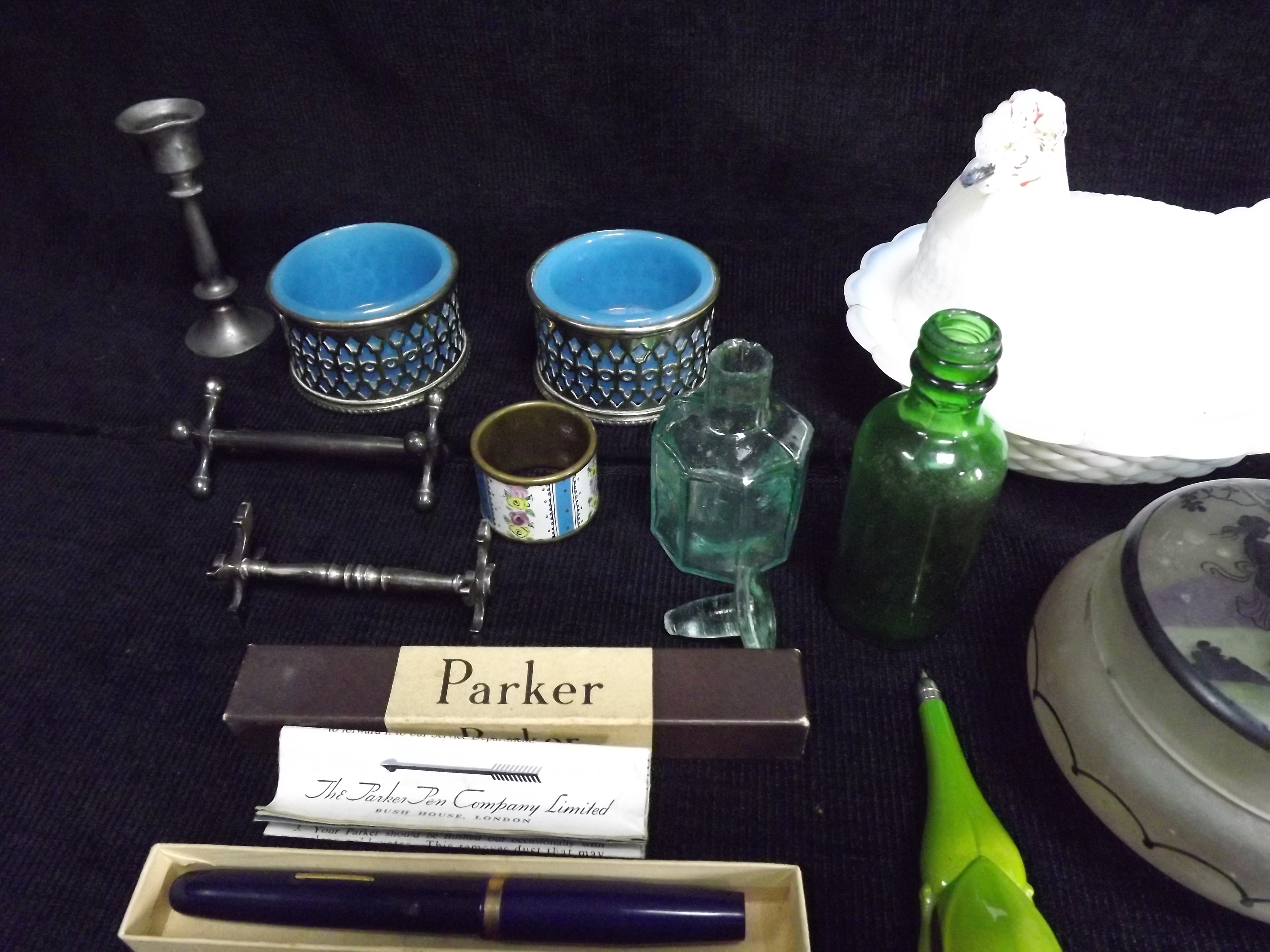 Collectors Items. Writing Equipment and Propelling Pencils including Bone examples and a Parker - Image 4 of 10