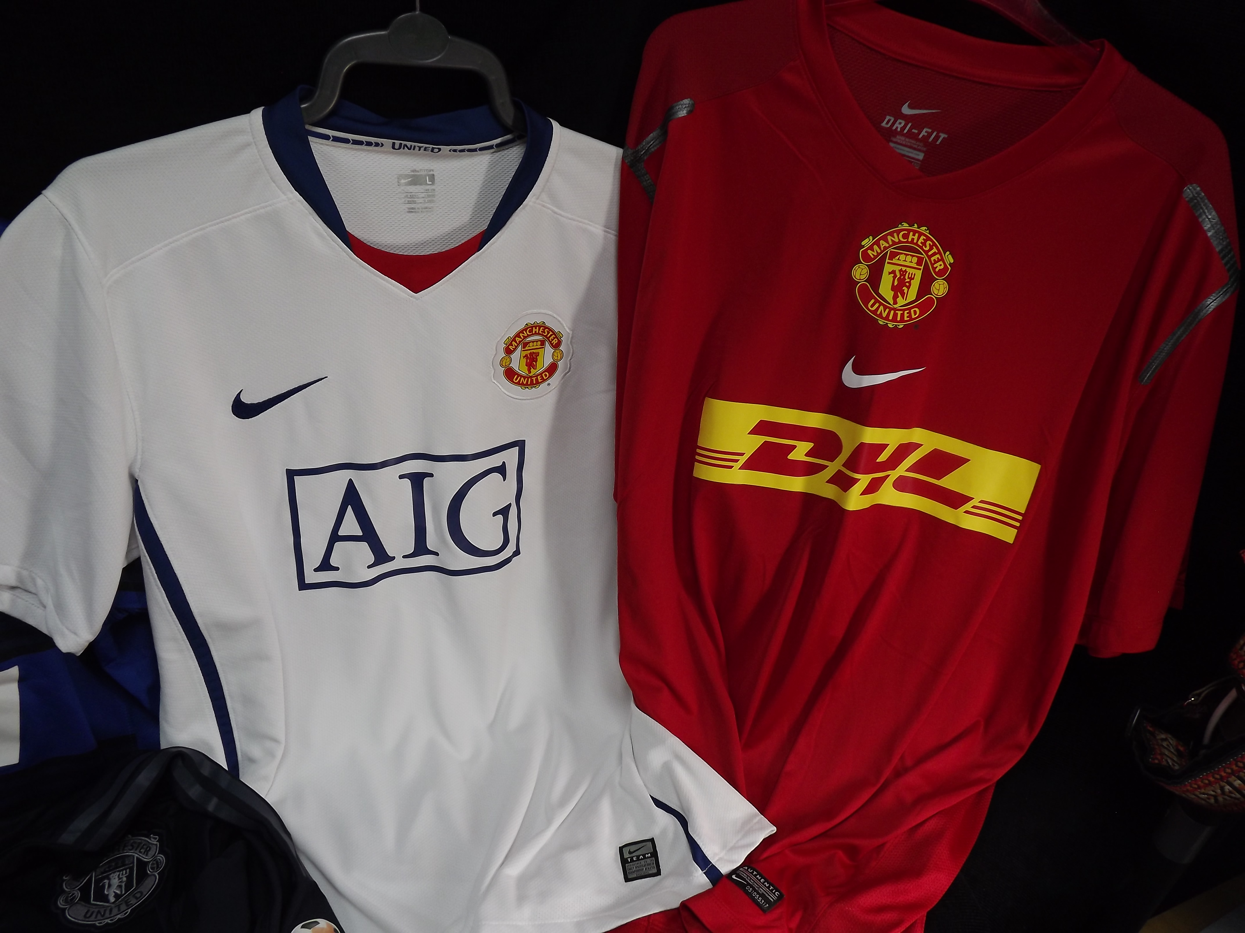 8 x Manchester United Football Shirts. Adidas Chevrolet. No.1 Home Goalkeeper Long Sleeve Shirt in - Image 2 of 9