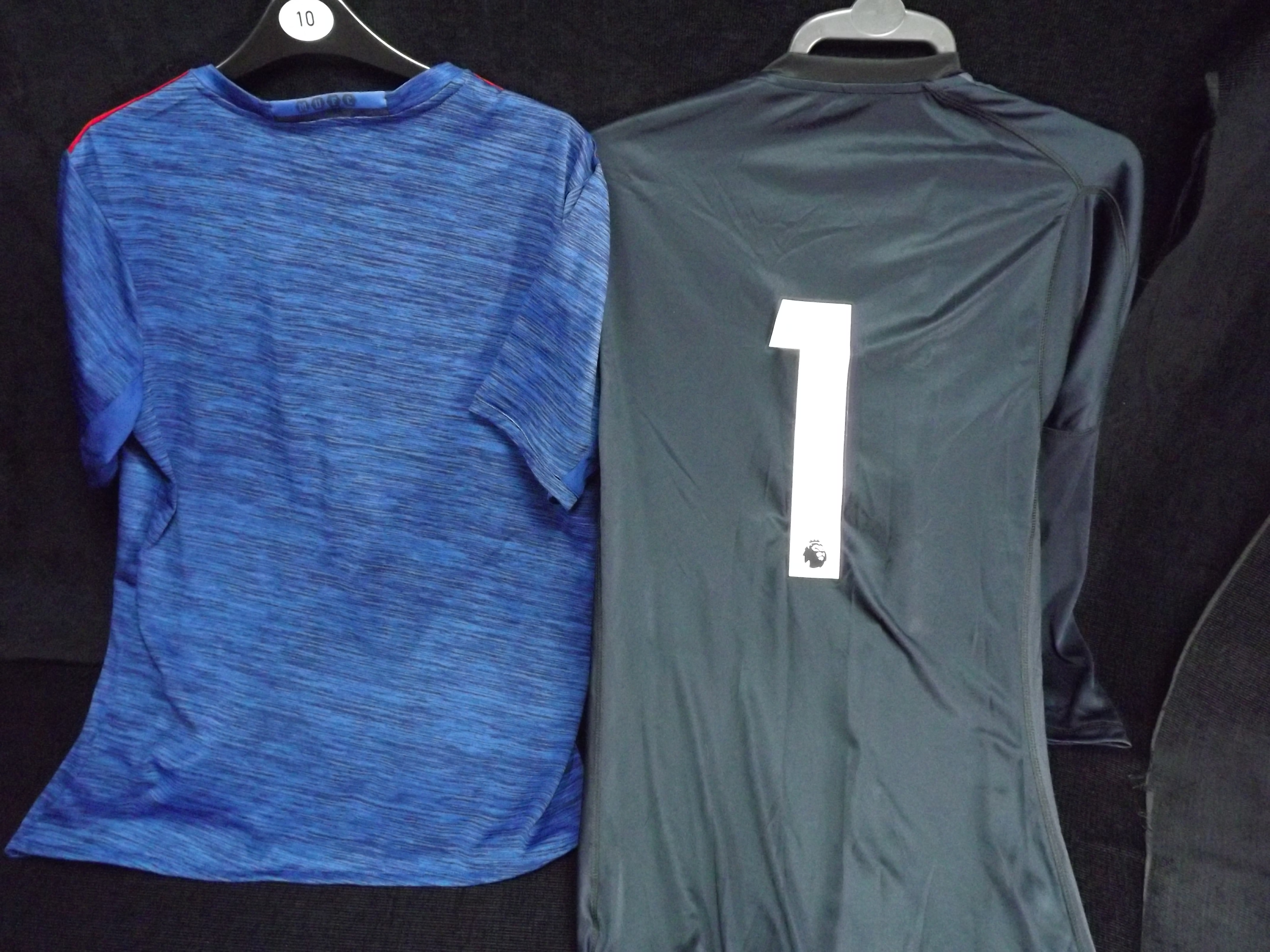 8 x Manchester United Football Shirts. Adidas Chevrolet. No.1 Home Goalkeeper Long Sleeve Shirt in - Image 9 of 9