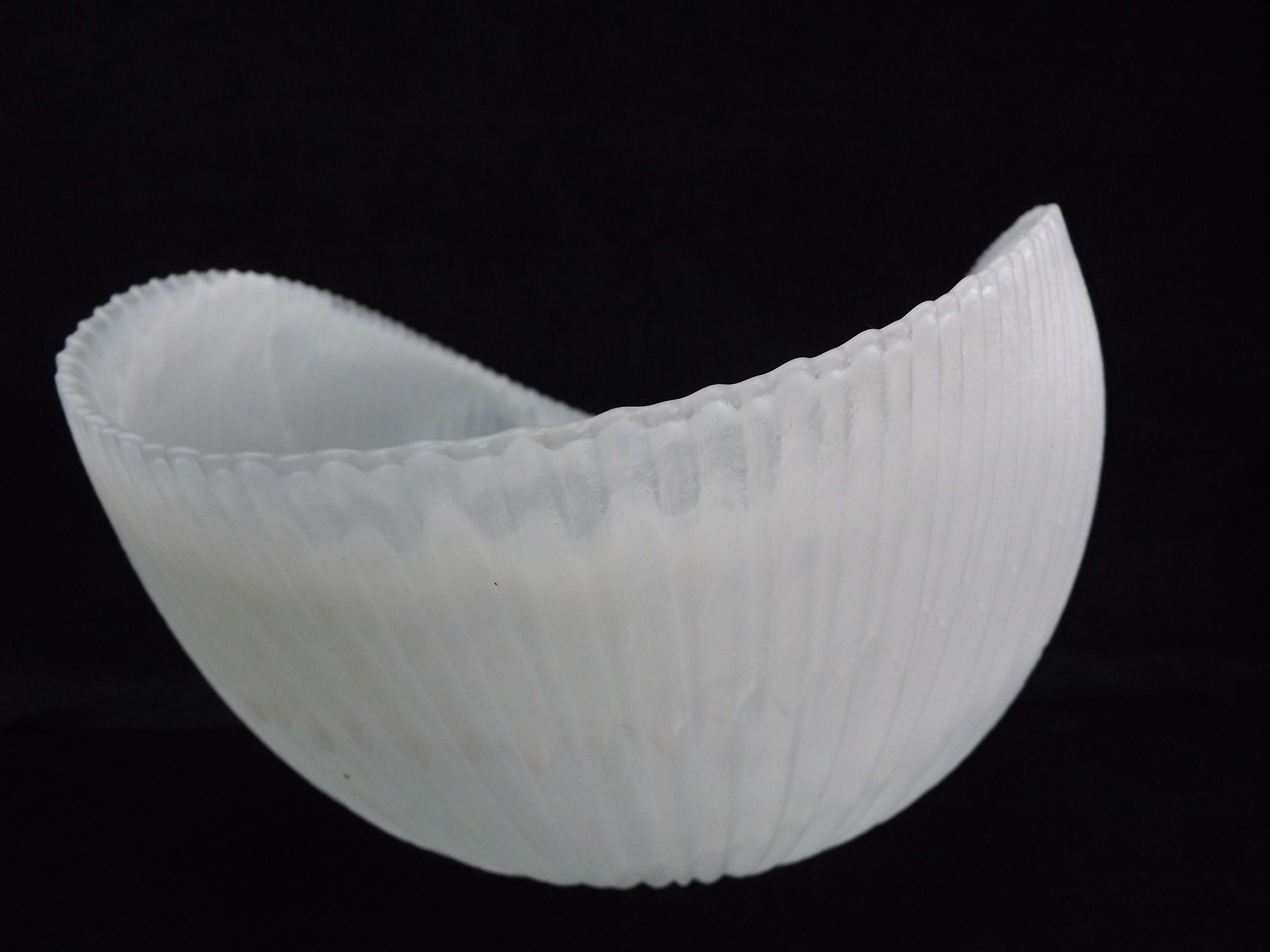 Italy Large Murano White Frosted Glass Shell Bowl. 20th Century. Wispy cloud effect milk glass. - Image 4 of 8