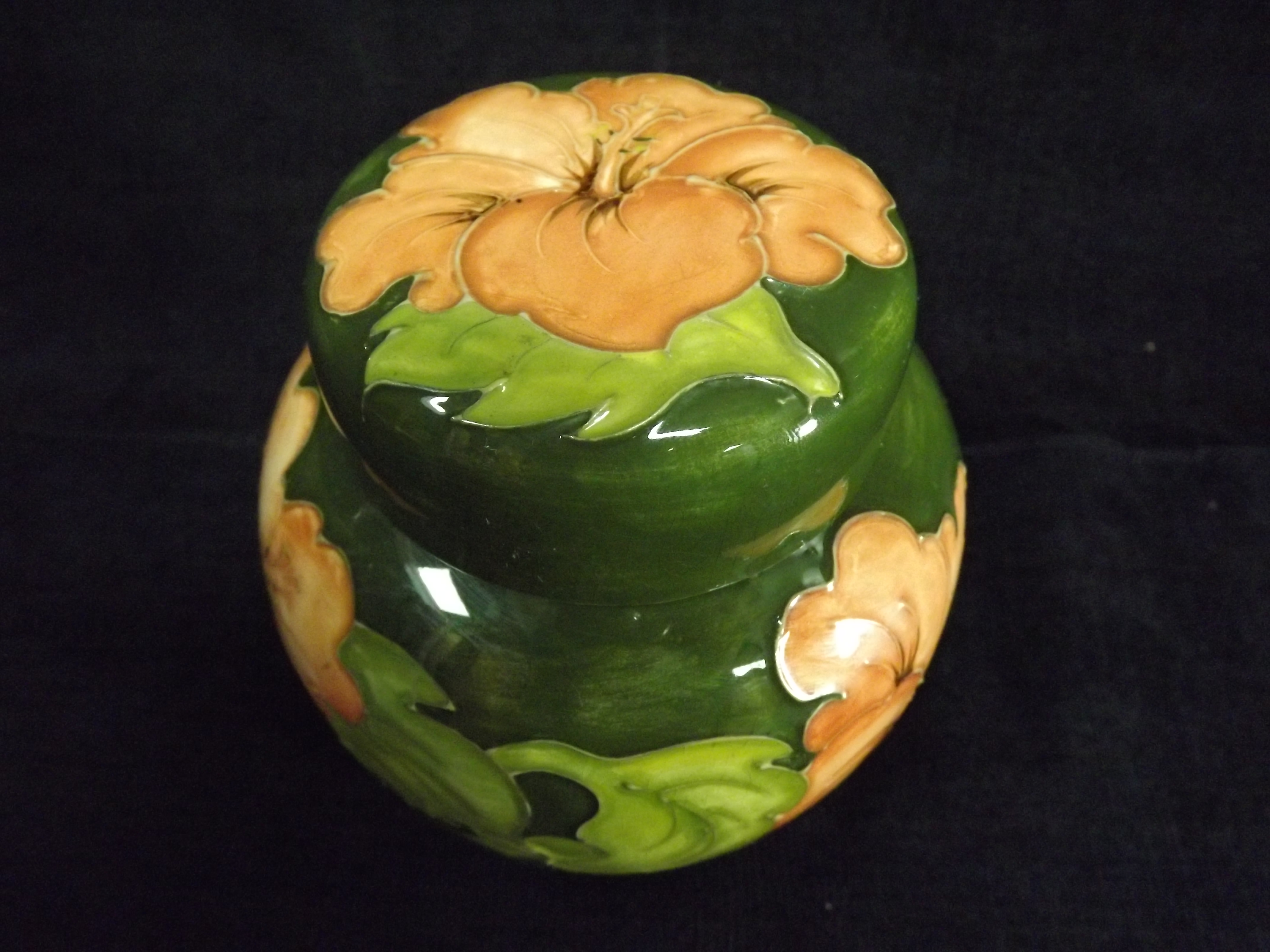 GB William Moorcroft Ginger Jar. 20th Century. Hibiscus Pattern, shape number 769. Decorated with - Image 5 of 8