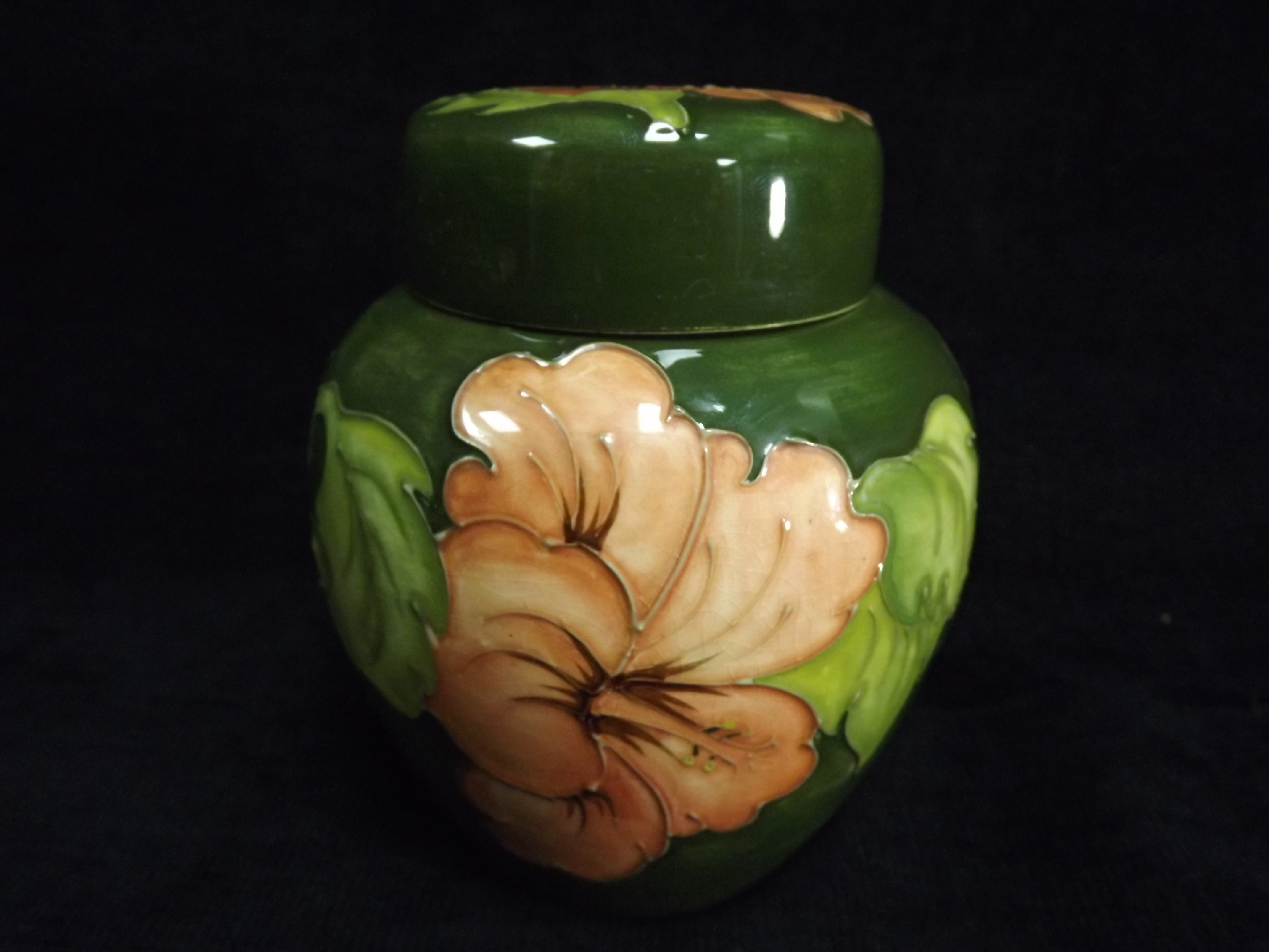 GB William Moorcroft Ginger Jar. 20th Century. Hibiscus Pattern, shape number 769. Decorated with