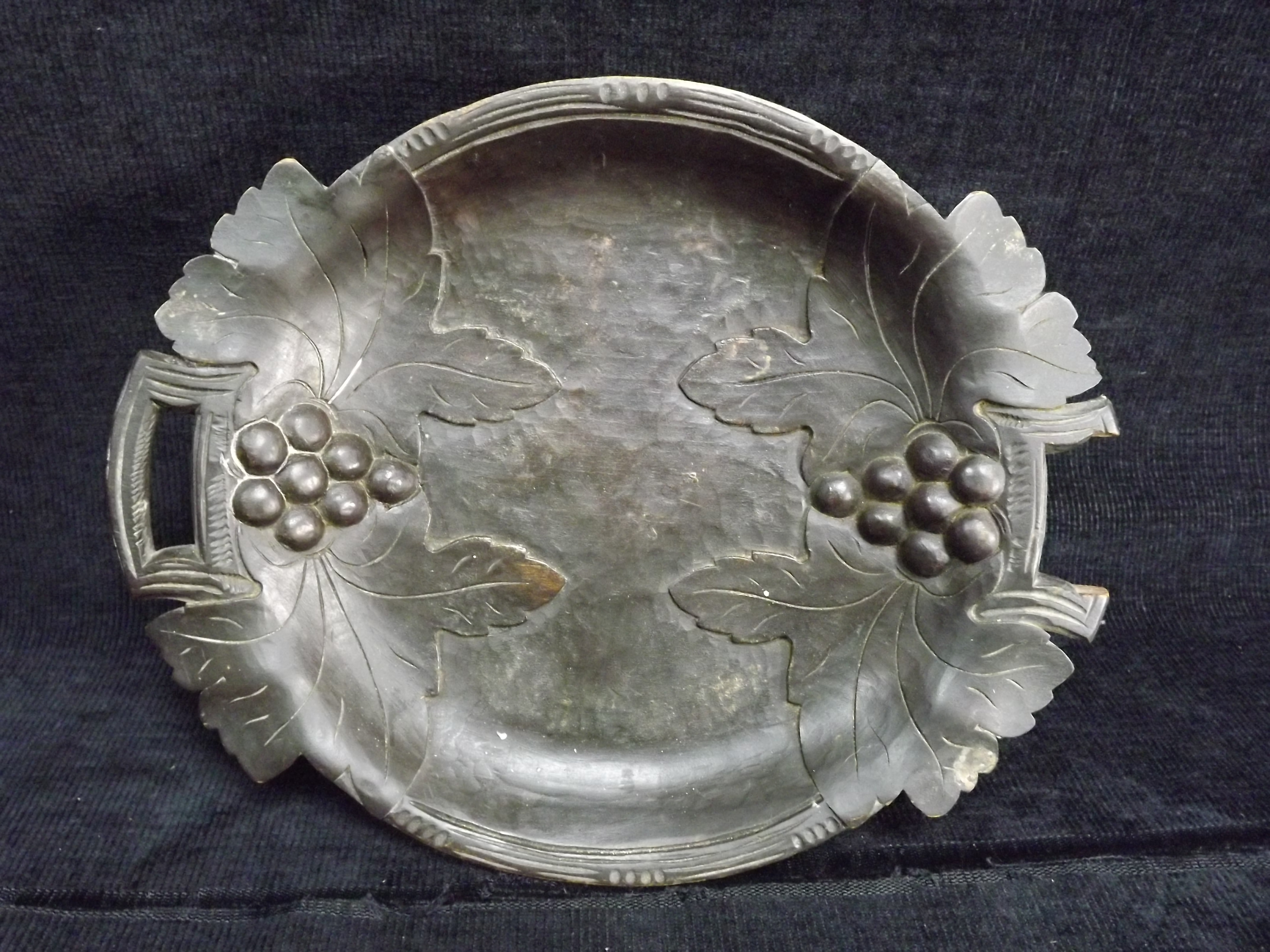 Germany Musical Fruit Bowl. Clockwork Woodcarving. Probably 19th/20th century Black Forest. Plays - Image 2 of 6