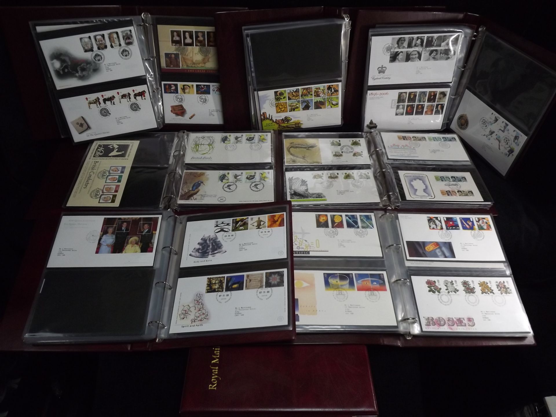 Large Quantity of Great British First Day Covers, Postcards and a few Mint Stamps. 20th century - Image 14 of 32