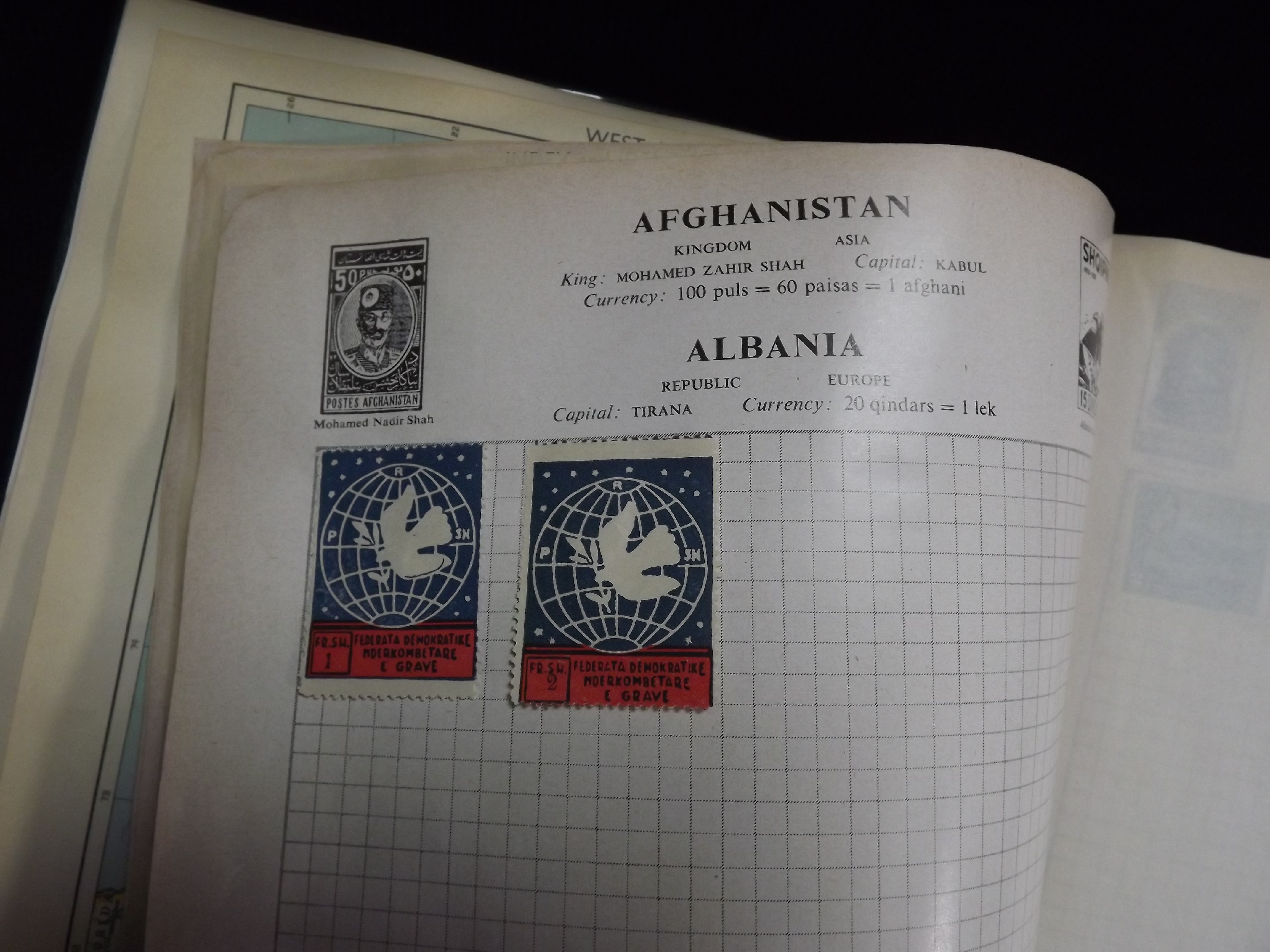 GB & Worldwide Mint & Used Stamp collection with Price Guide and Collector Books. 19th and 20th - Image 9 of 100