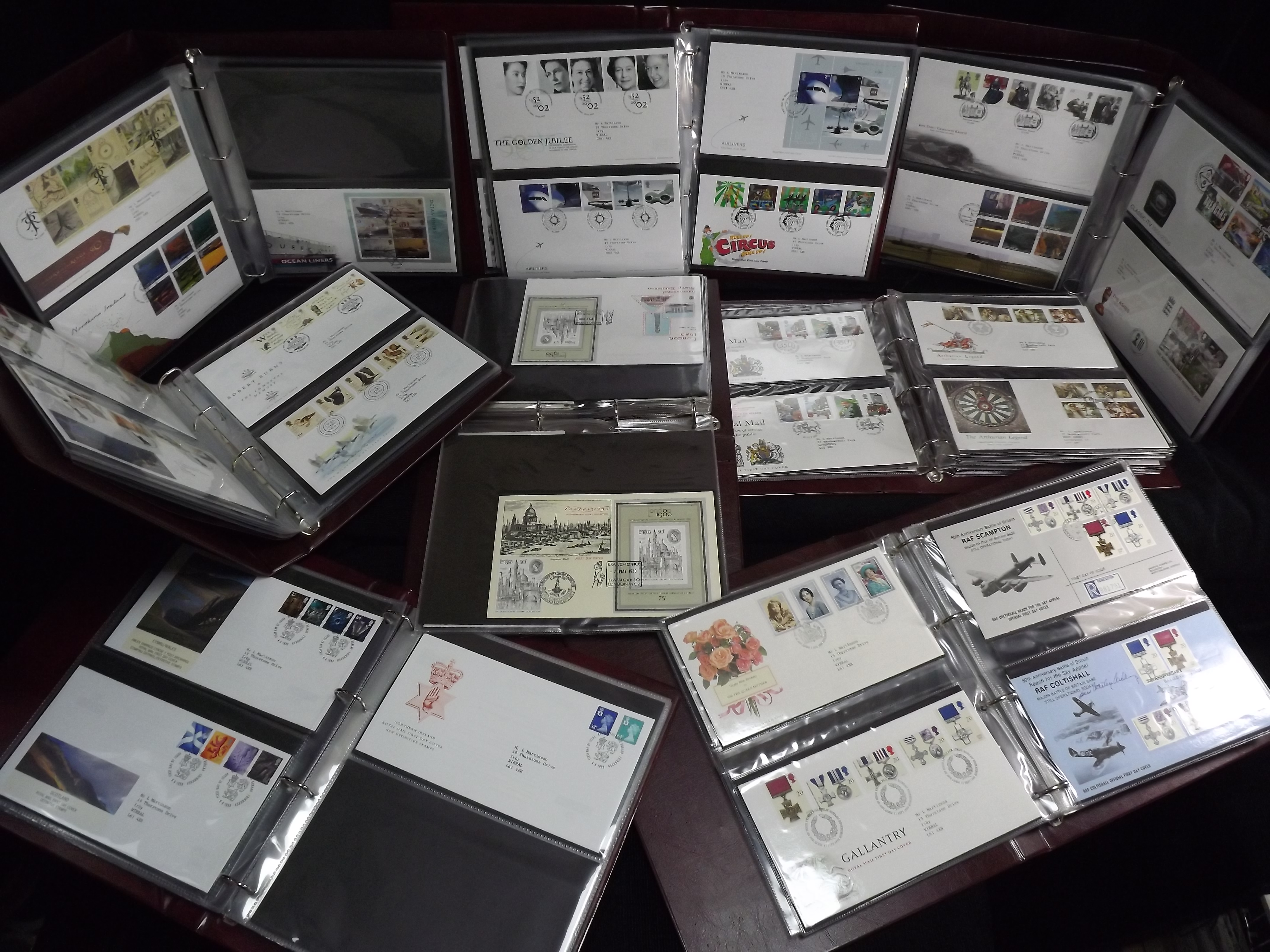 Large Quantity of Great British First Day Covers, Postcards and a few Mint Stamps. 20th century - Image 9 of 32