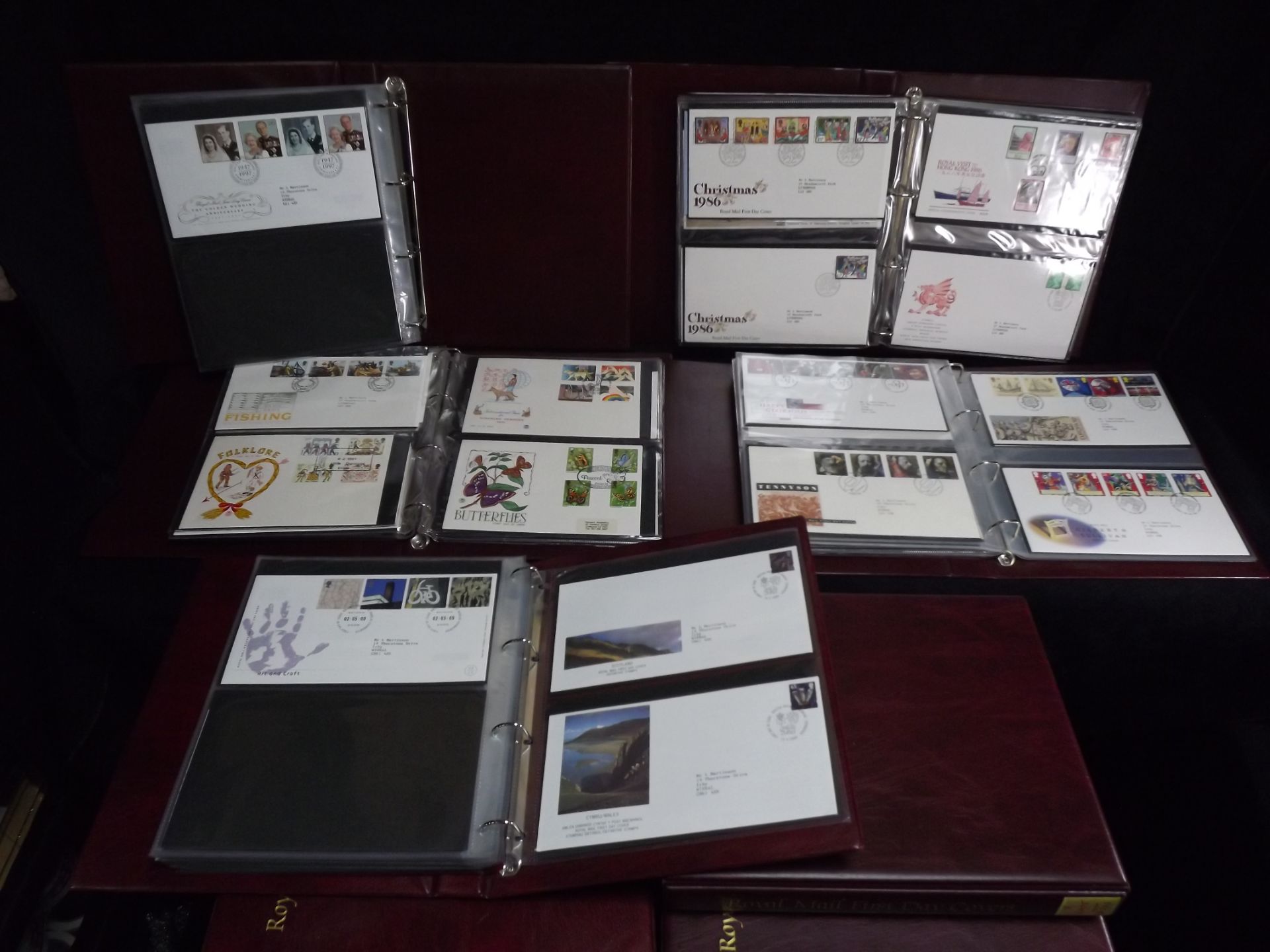 Large Quantity of Great British First Day Covers, Postcards and a few Mint Stamps. 20th century - Image 20 of 32