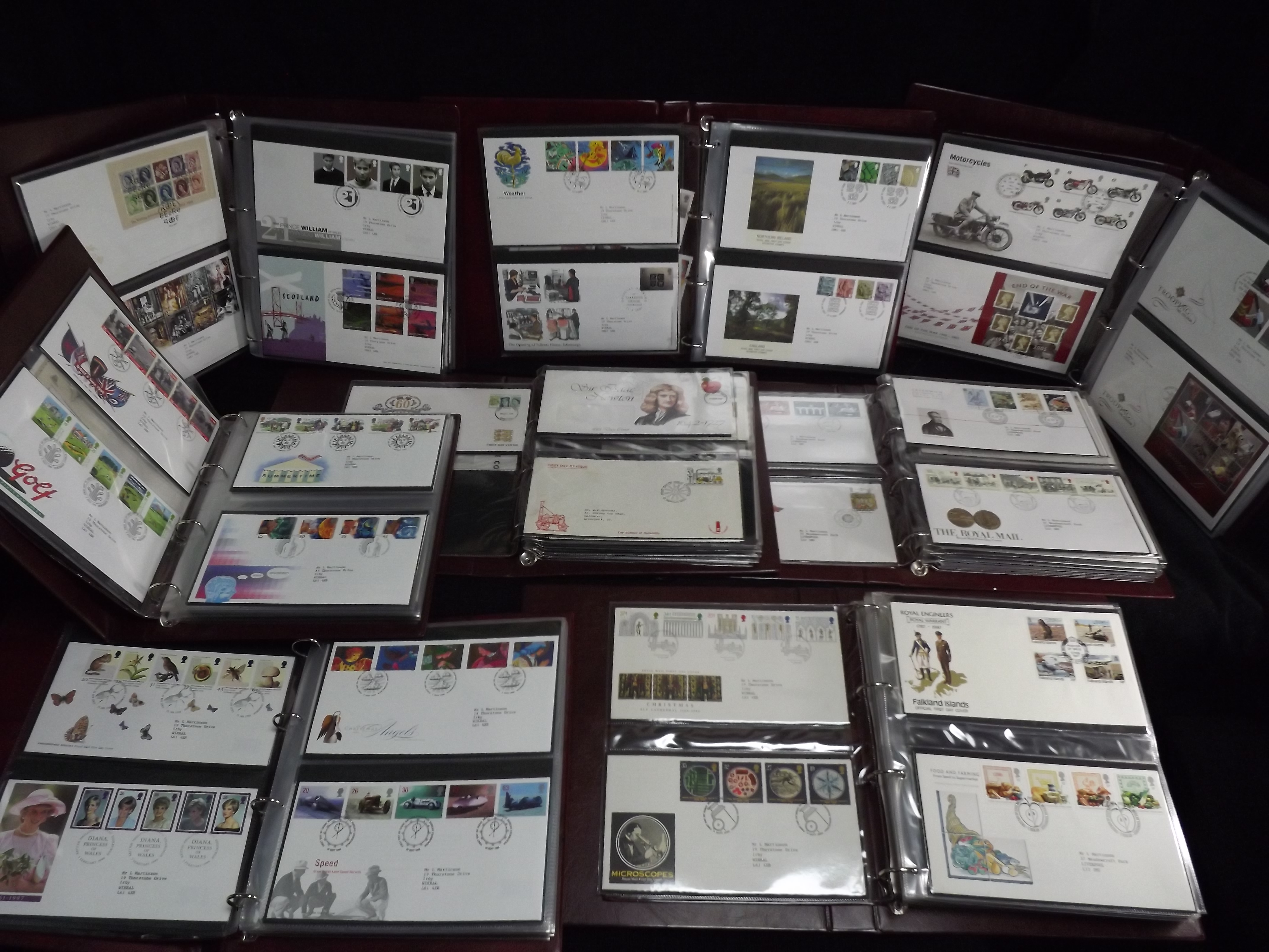 Large Quantity of Great British First Day Covers, Postcards and a few Mint Stamps. 20th century - Image 4 of 32