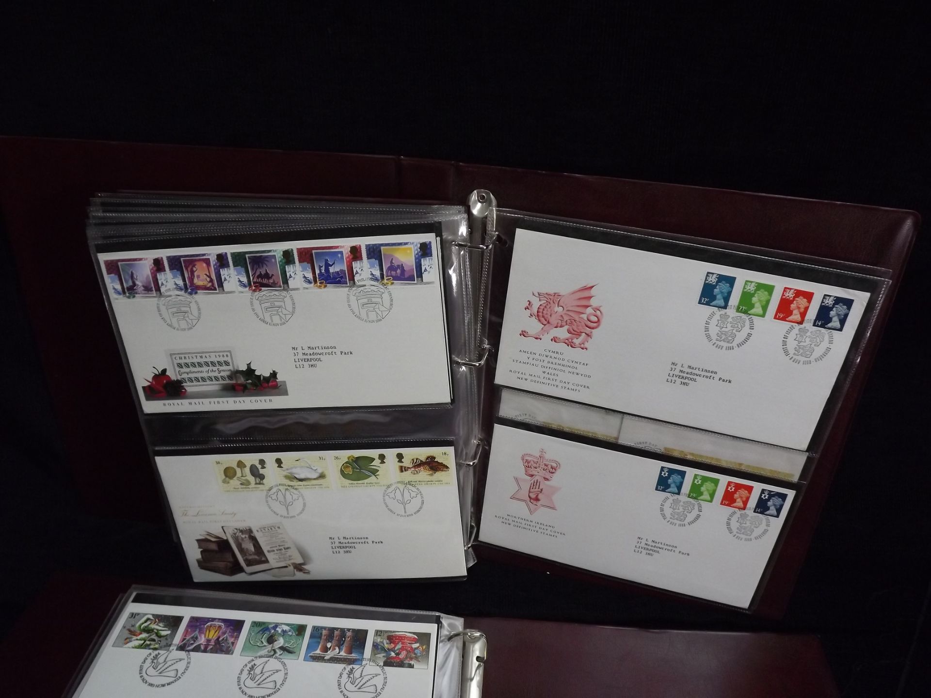 Large Quantity of Great British First Day Covers, Postcards and a few Mint Stamps. 20th century - Image 29 of 32