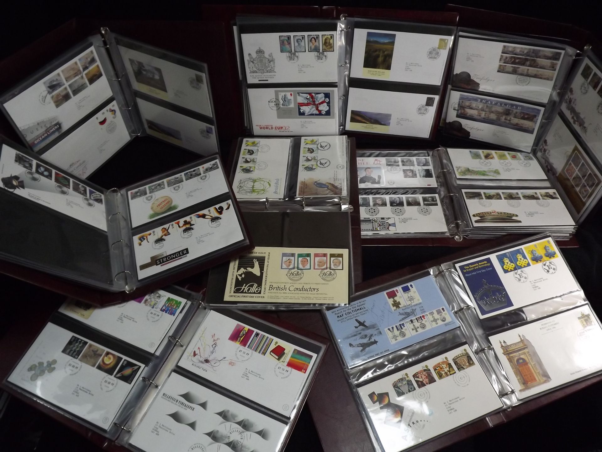 Large Quantity of Great British First Day Covers, Postcards and a few Mint Stamps. 20th century - Image 10 of 32