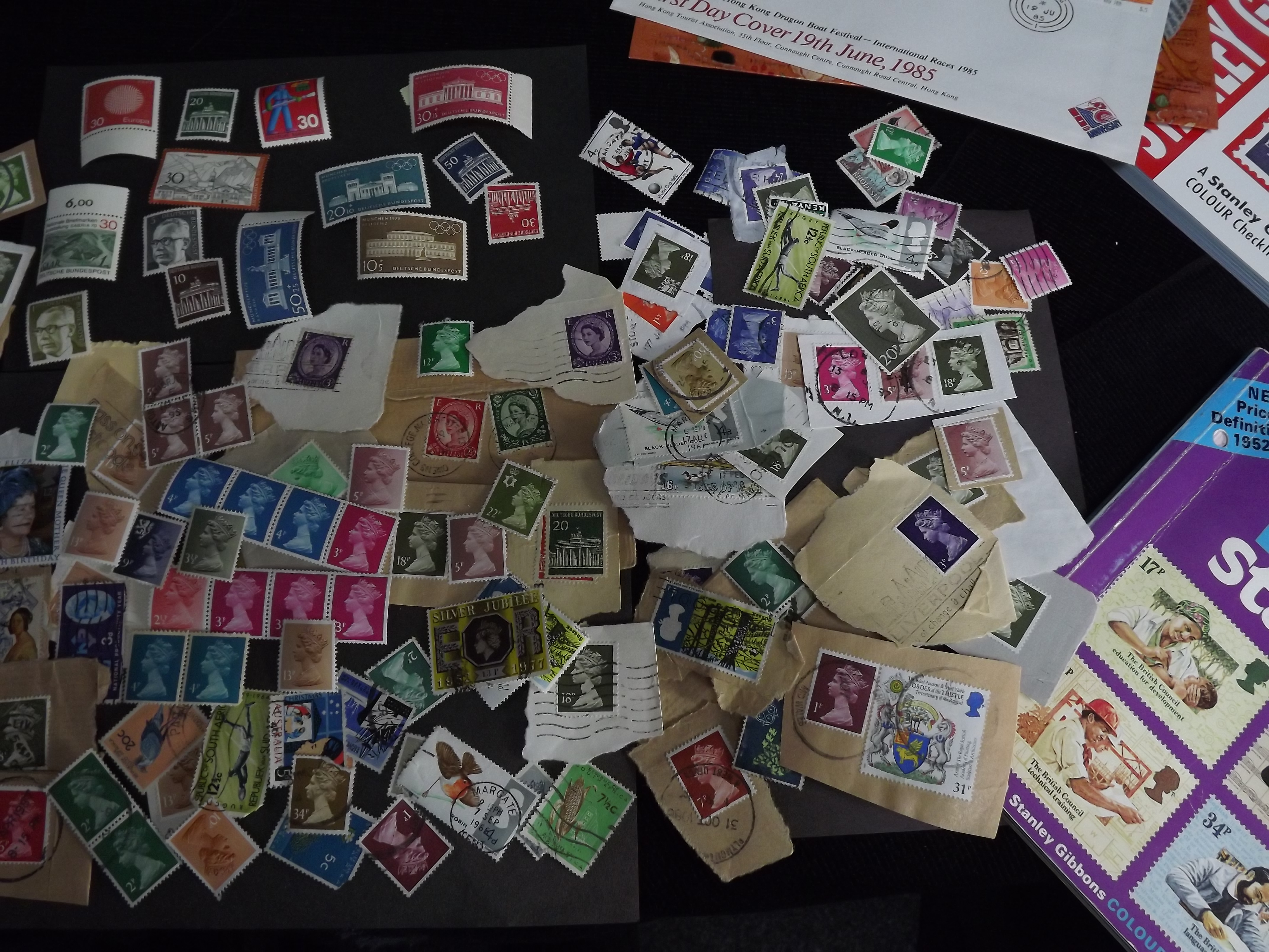 GB & Worldwide Mint & Used Stamp collection with Price Guide and Collector Books. 19th and 20th - Image 5 of 100