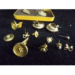 Gold Jewellery collection in watch box. Various items, all verified by a Jewellery at least 9ct gold