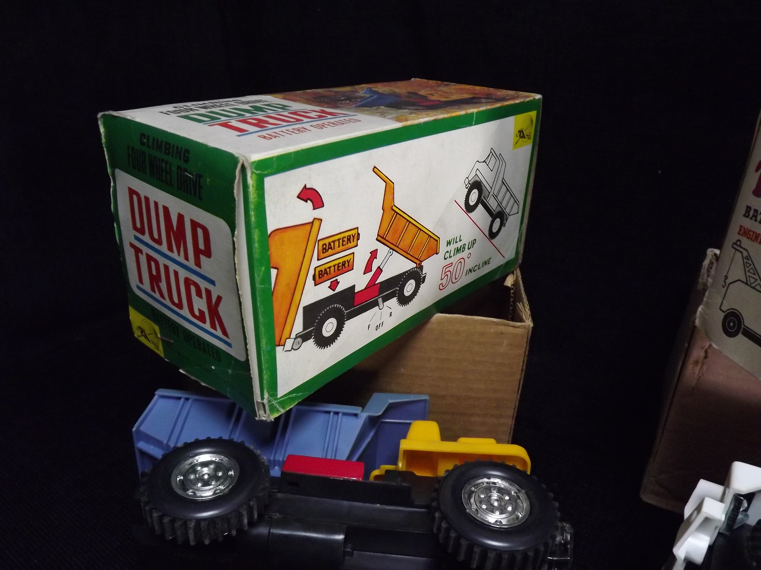 3 x World Battery Operated Vehicle, Traffic Light and Empty Superfast Box. Hong Kong Mettoy ' - Image 11 of 12