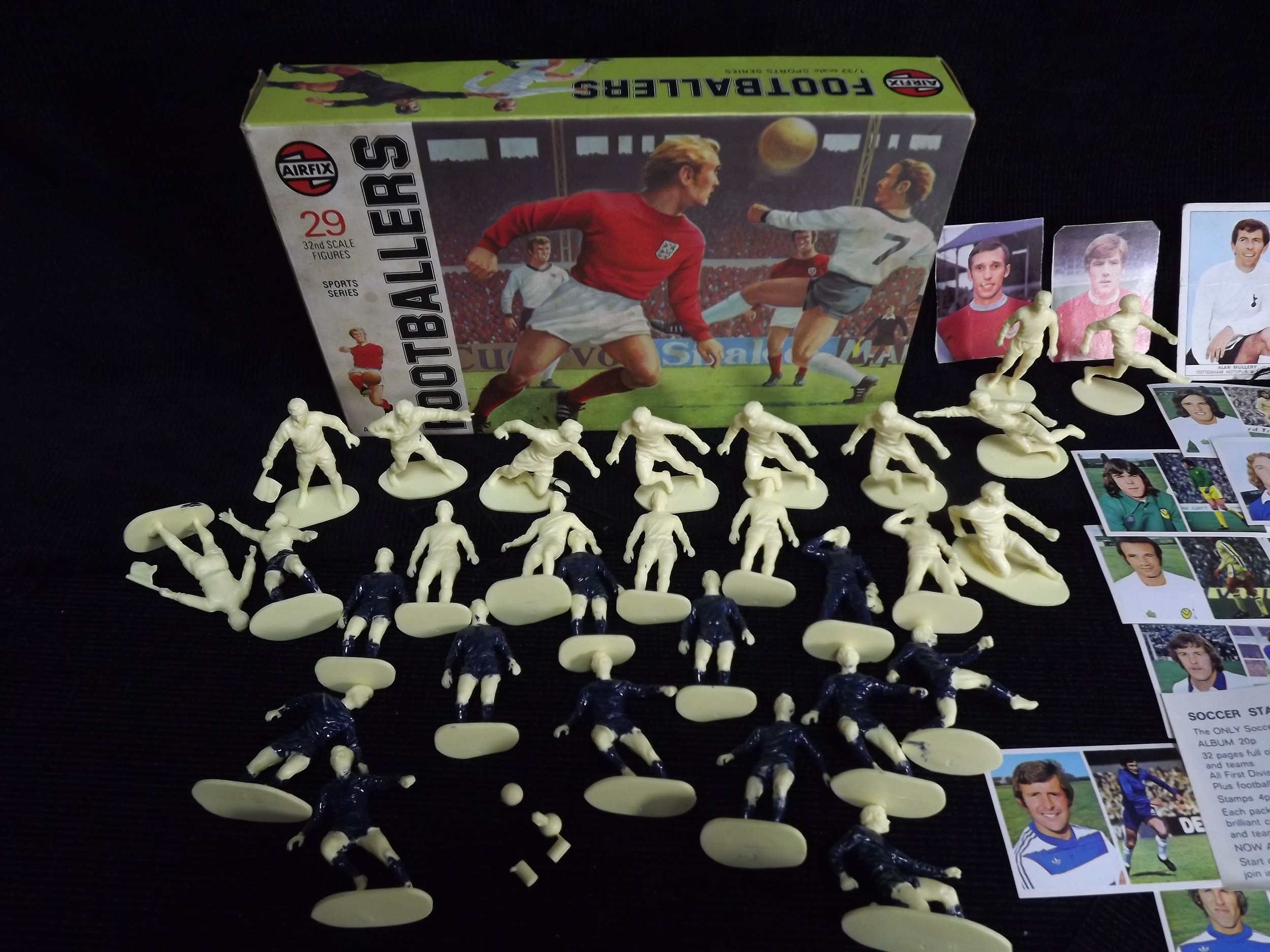 Football Collectors Items. Airfix 51470-3 'Footballers' 1/32 Scale Sports Series(all 29 figures - Image 7 of 9