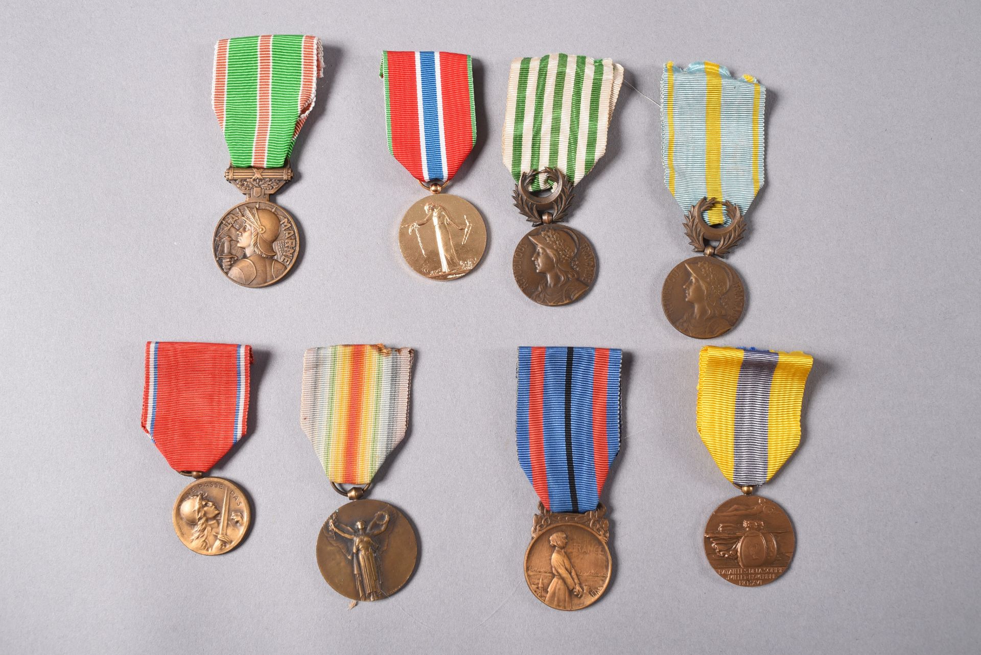 FRANCE. Ensemble de huit médailles époque 1e GM dont: une commémorative bataille de la Somme; une