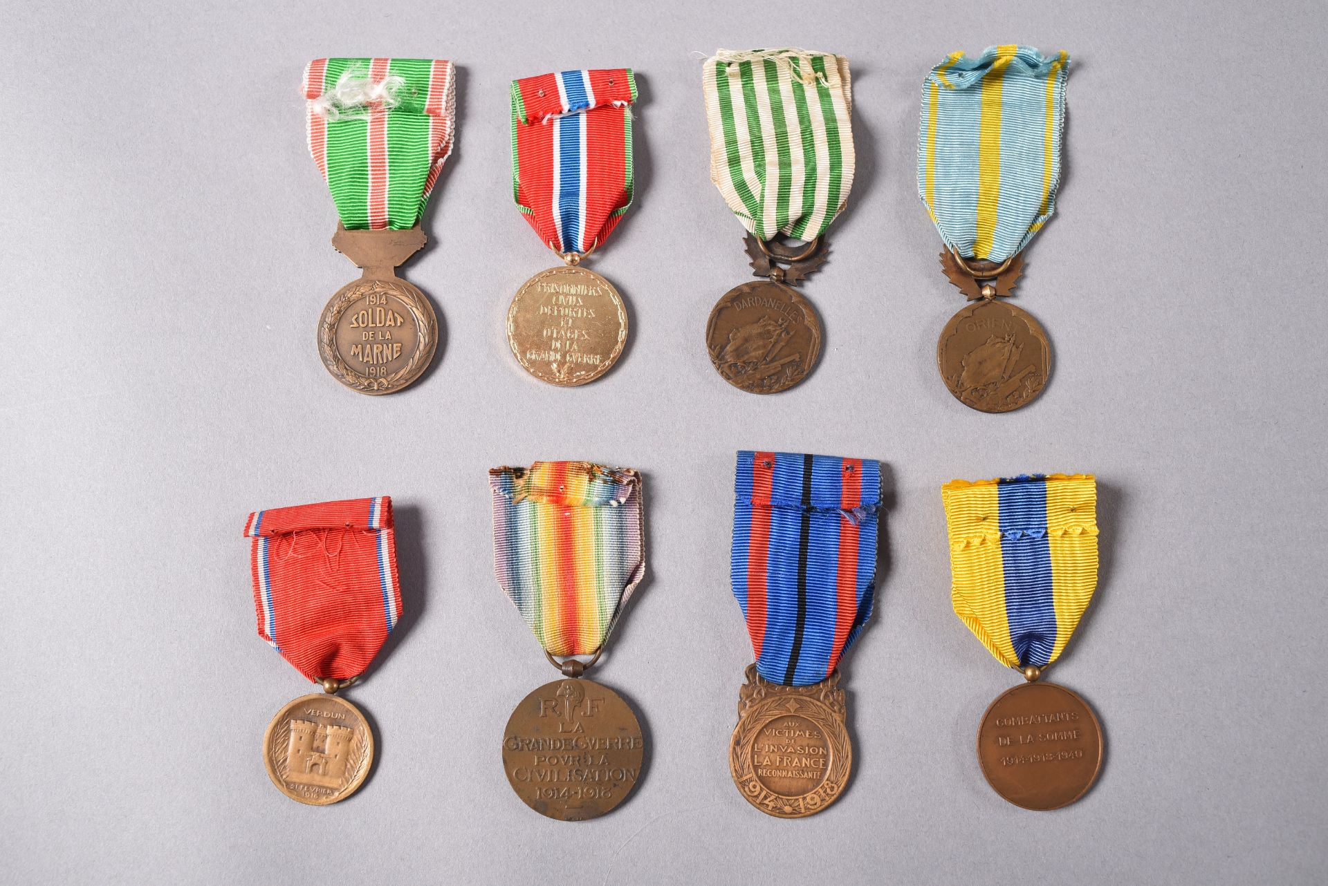 FRANCE. Ensemble de huit médailles époque 1e GM dont: une commémorative bataille de la Somme; une - Image 2 of 2