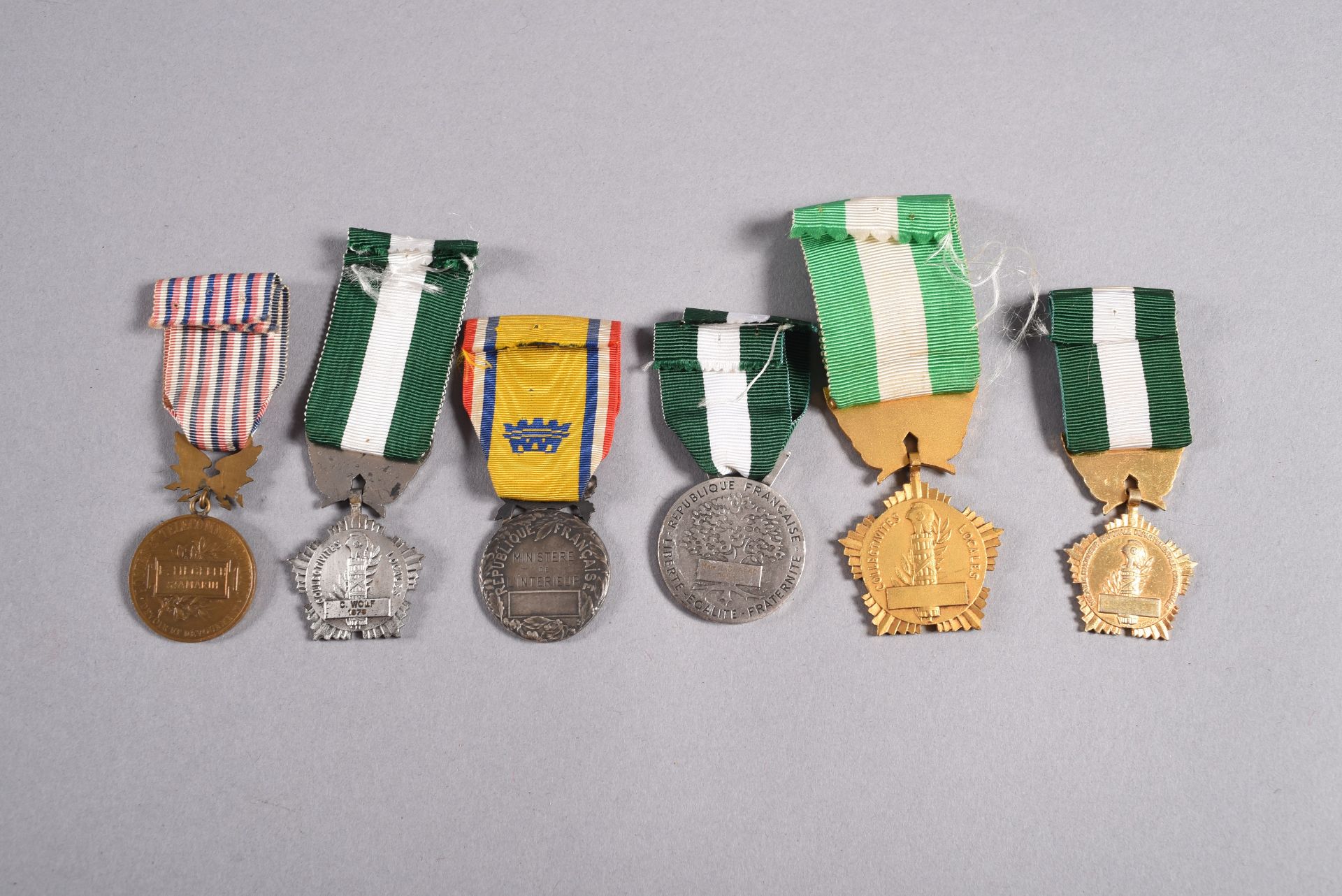 FRANCE. Ensemble de six décorations dont: trois médailles des collectivités locale (dont une d’ - Image 2 of 2