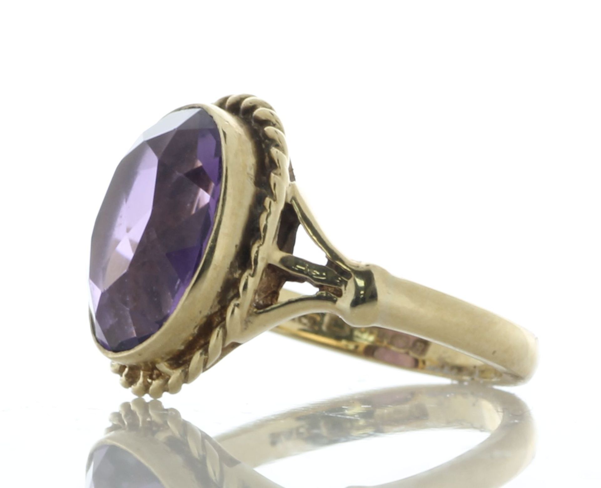 9ct Yellow Gold Ladies Amethyst Dress Ring - Valued By AGI £1,270.00 - A beautiful oval Amethyst - Image 2 of 3