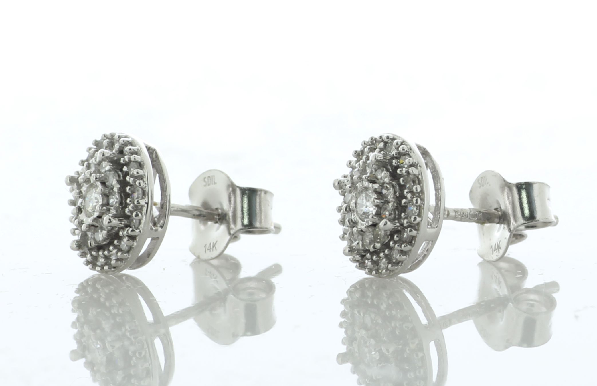 14ct White Gold Round Cluster Diamond Stud Earring 0.25 Carats - Valued By IDI £1,720.00 - One - Image 2 of 4