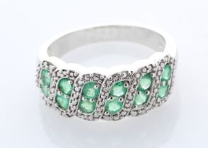 Silver Emerald Ring - Valued By AGI £290.00 - Sterling silver emerald ring , set with twelve round