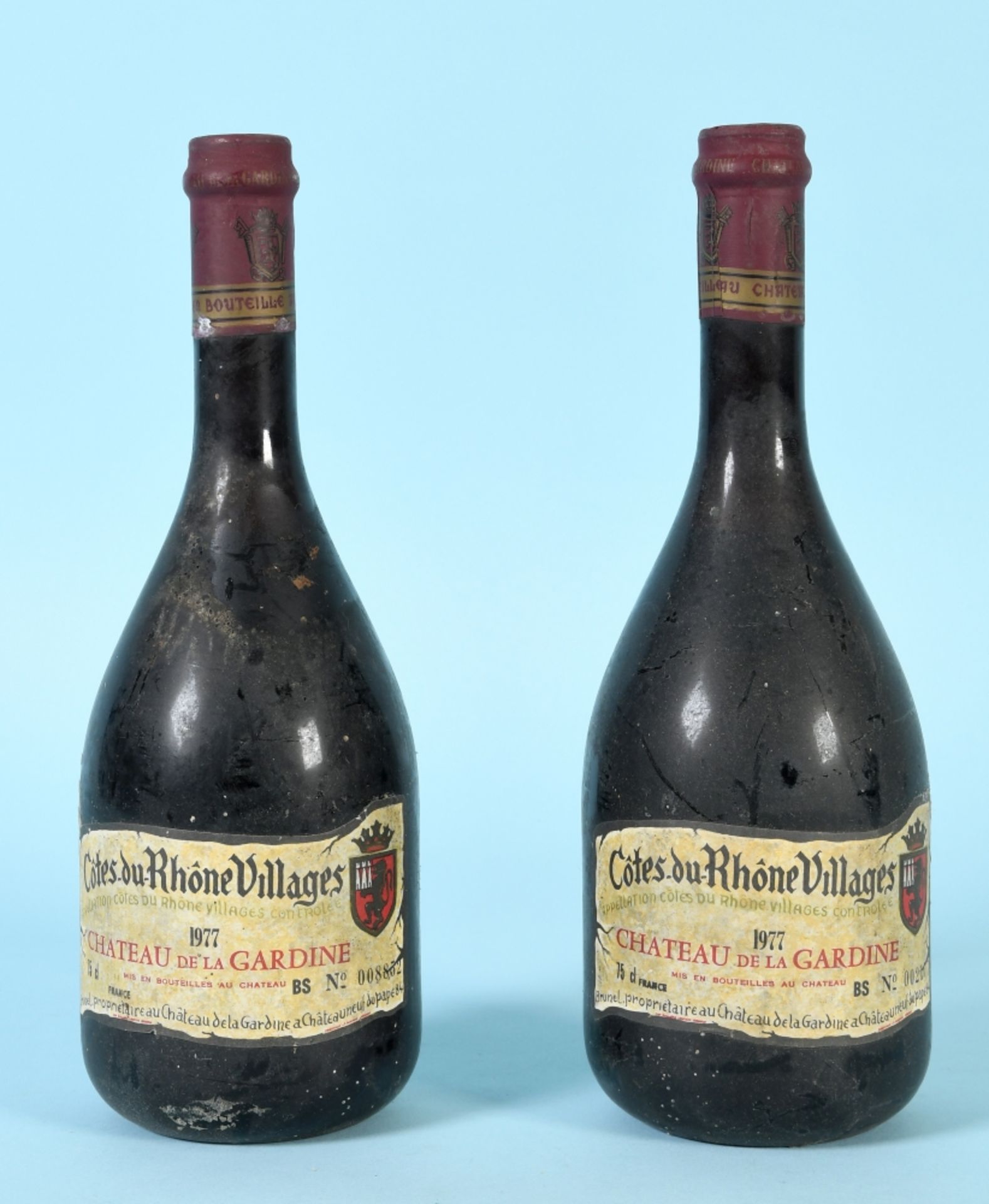 Weinflaschen, 2 Stück "Chateau de la Gardine 1977"